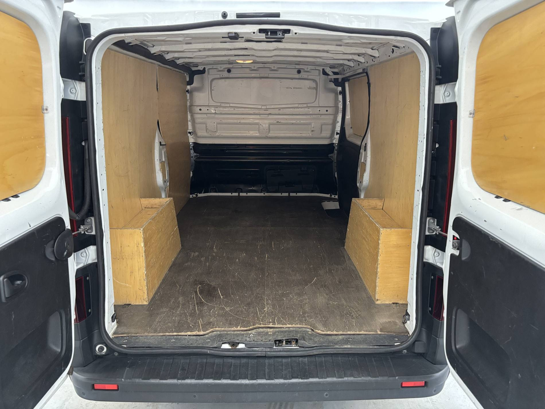 Vente en ligne Renault Trafic 3 Fourgon TRAFIC FGN L2H1 1300 KG DCI 120 au prix de 18 490 €
