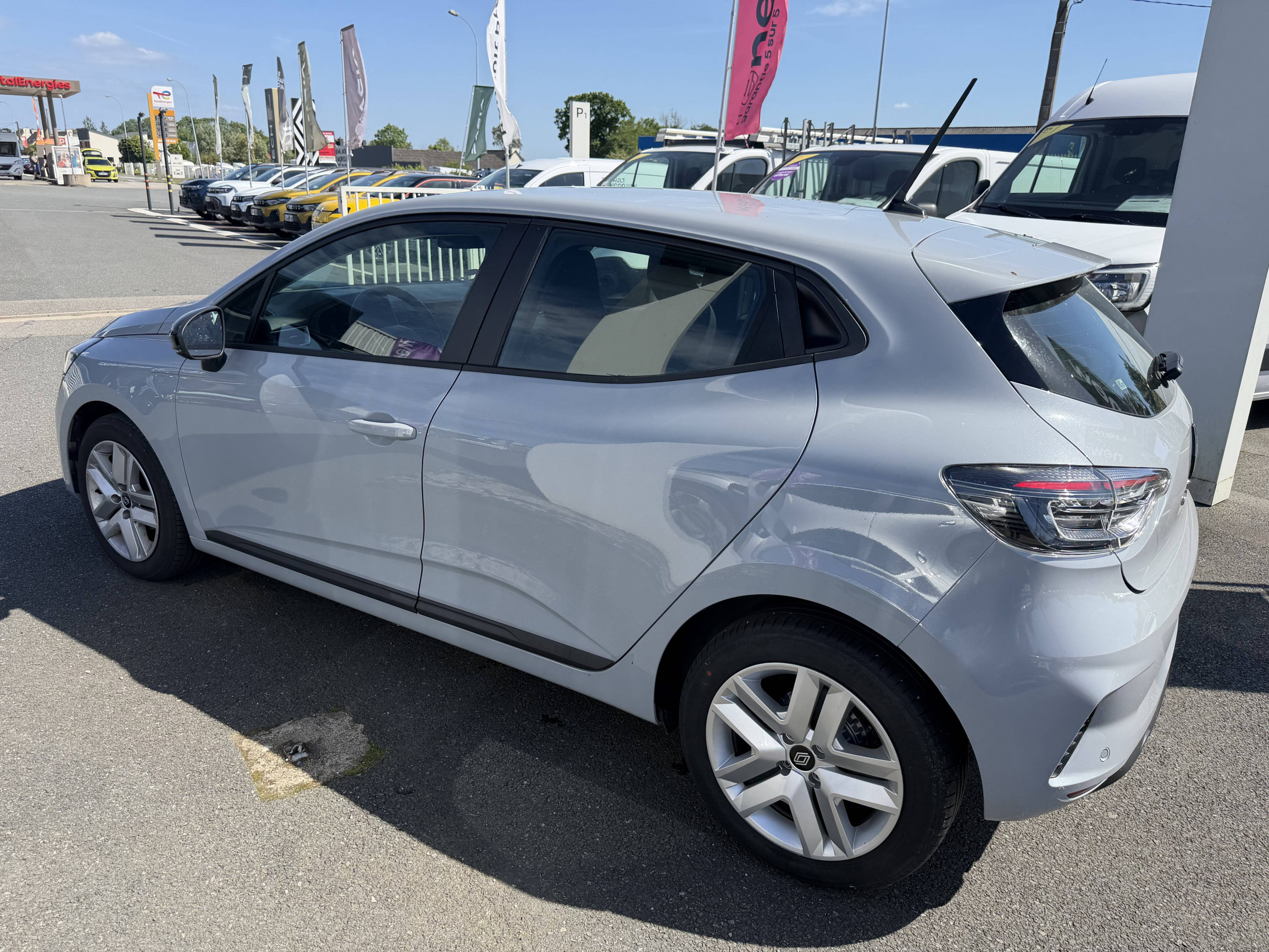 Vente en ligne Renault Clio 5 Clio SCe 65 ch GSR2 au prix de 15 690 €