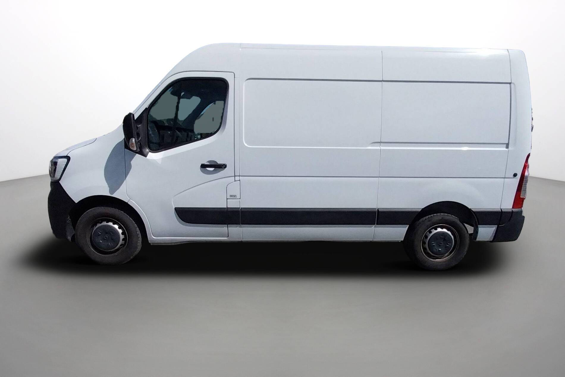 Vente en ligne Renault Master Fourgon MASTER FGN TRAC F3500 L2H2 BLUE DCI 135 au prix de 26 990 €