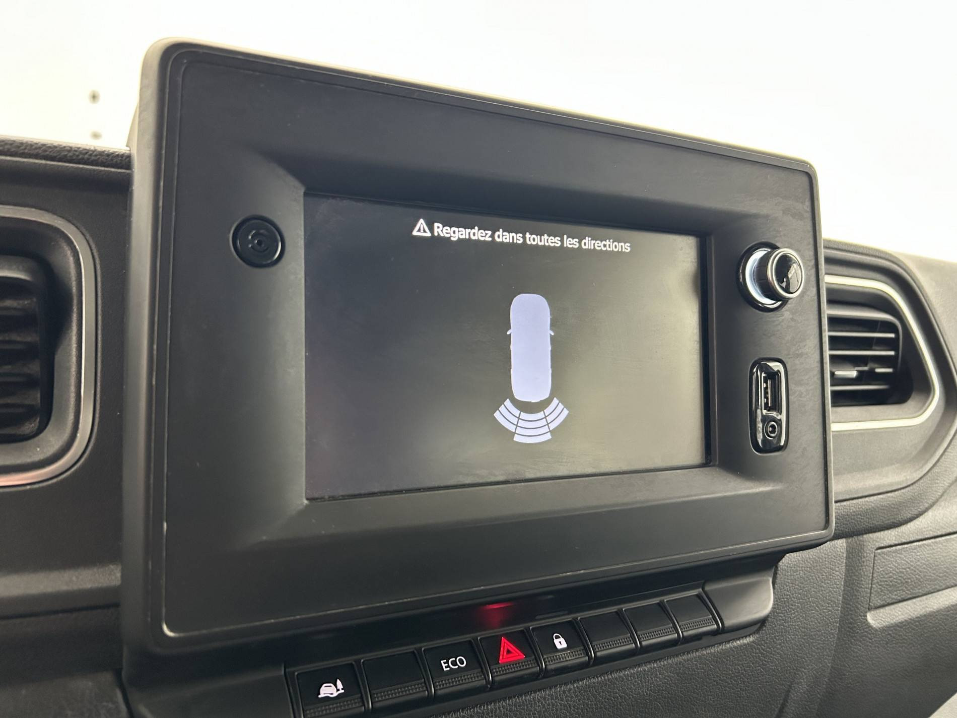 Vente en ligne Renault Master Fourgon MASTER CA TRAC F3300 L2H2 BLUE DCI 135 au prix de 23 790 €