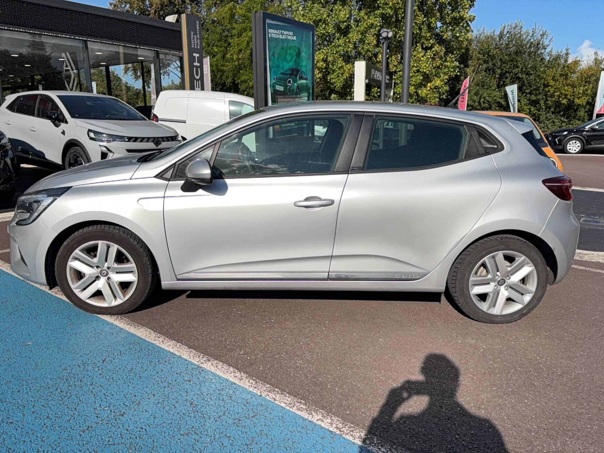 Vente en ligne Renault Clio 5 Clio E-Tech 140 au prix de 12 590 €