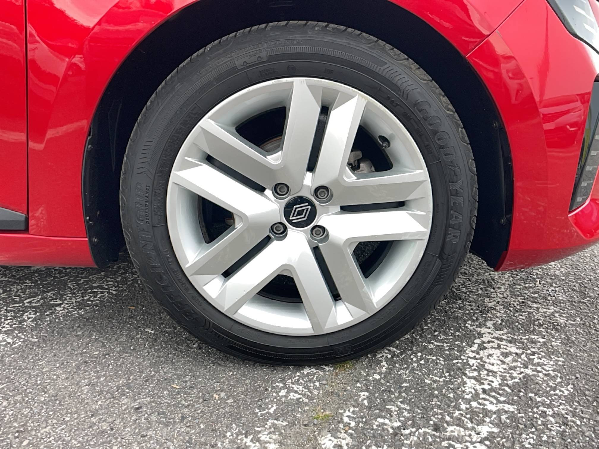 Vente en ligne Renault Clio 5 Clio TCe 90 au prix de 15 990 €