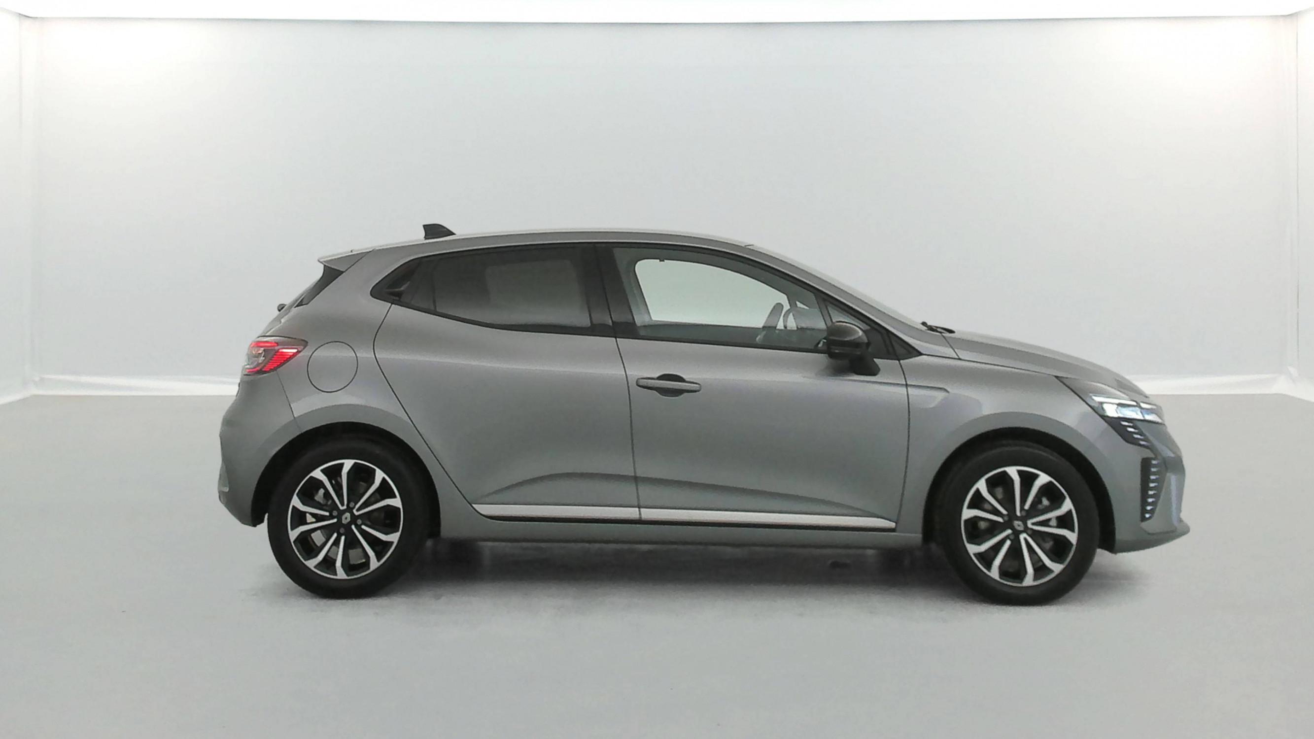 Vente en ligne Renault Clio 5 Clio E-Tech full hybrid 145 ch GSR2 au prix de 20 890 €
