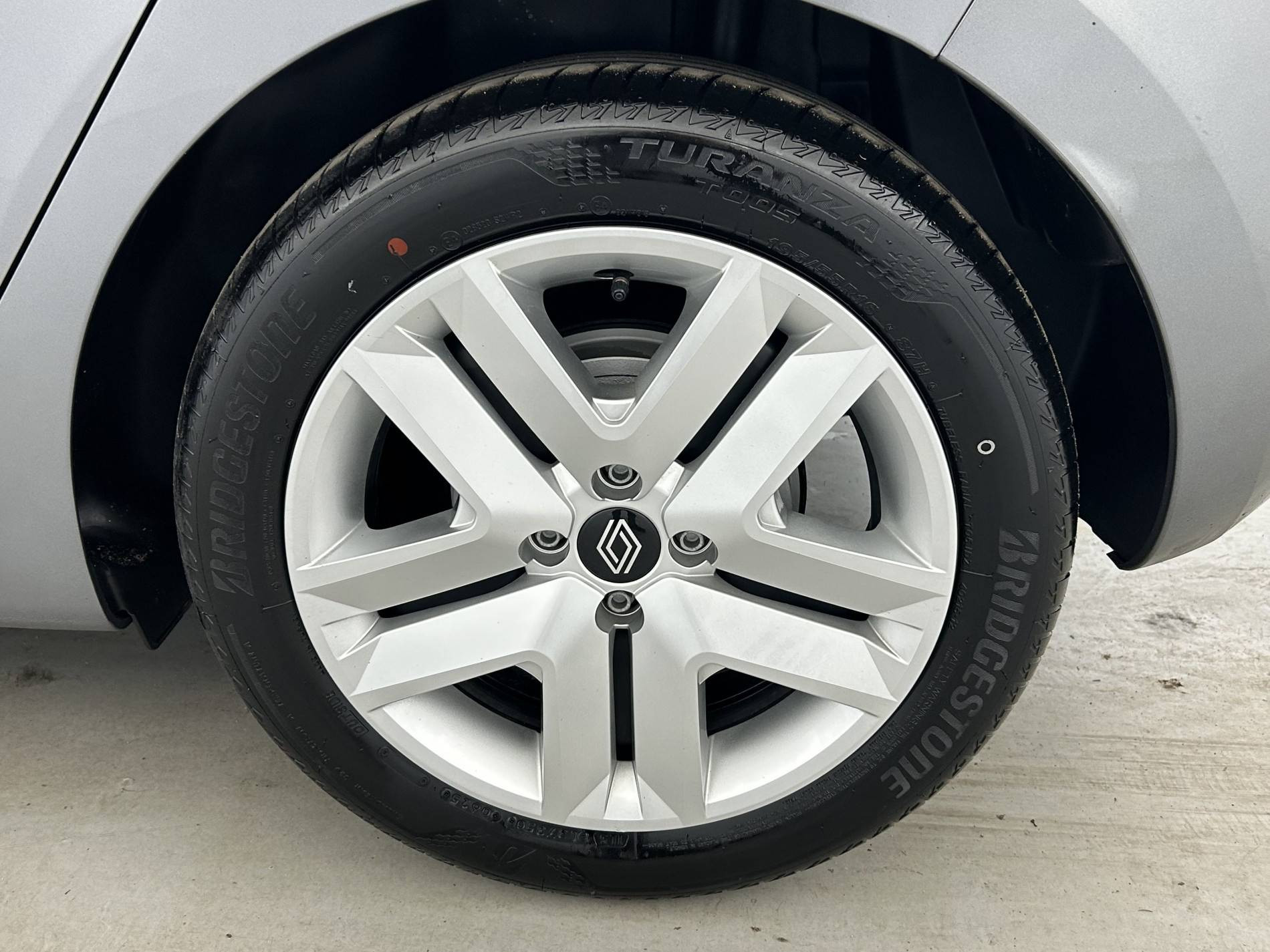 Vente en ligne Renault Clio 5 Clio E-Tech full hybrid 145 au prix de 19 490 €