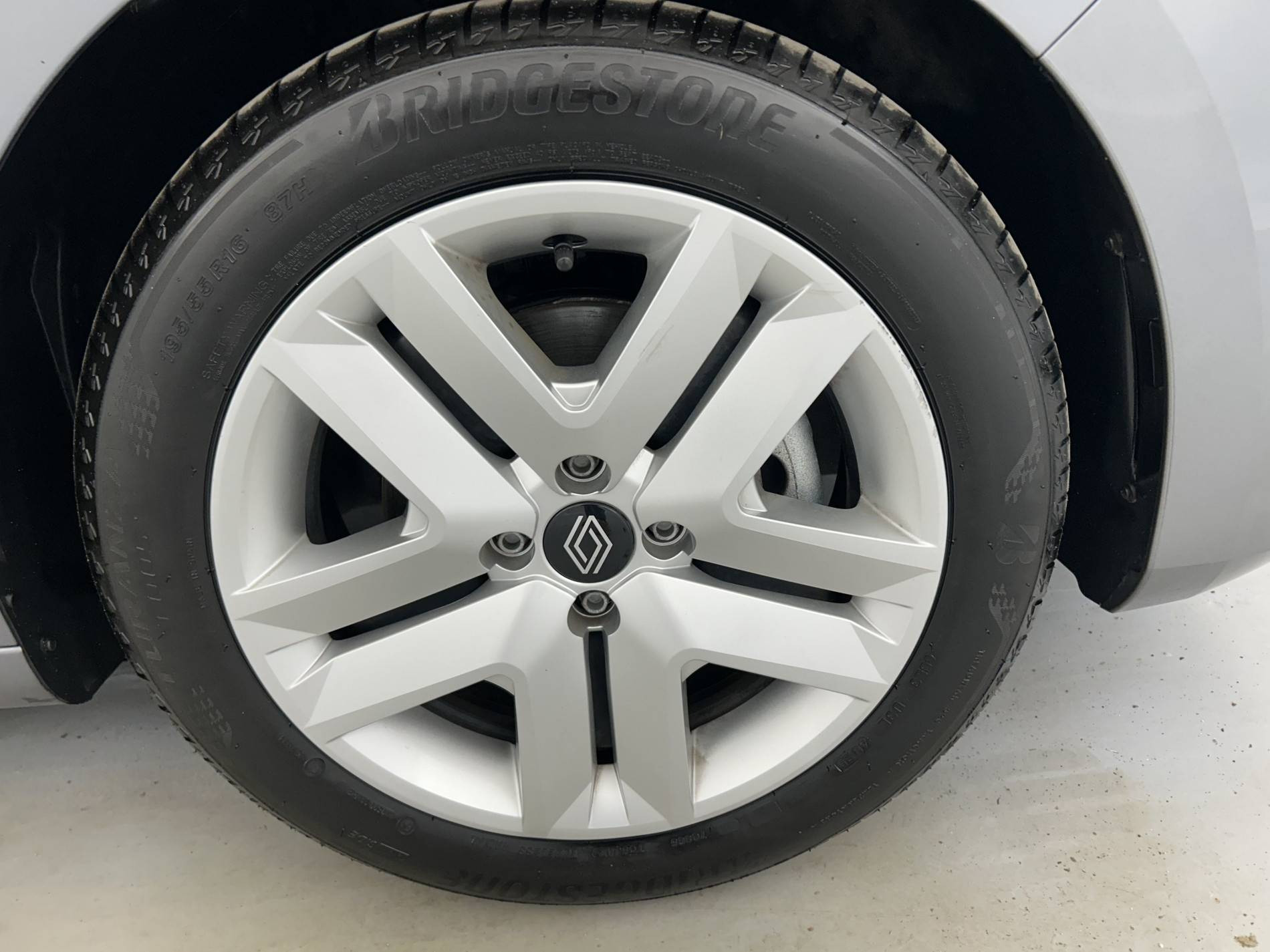 Vente en ligne Renault Clio 5 Clio E-Tech full hybrid 145 ch GSR2 au prix de 19 590 €