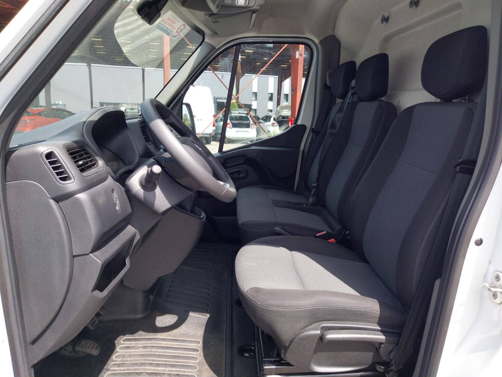 Vente en ligne Renault Master Fourgon MASTER FGN TRAC F3500 L3H3 BLUE DCI 135 au prix de 24 490 €