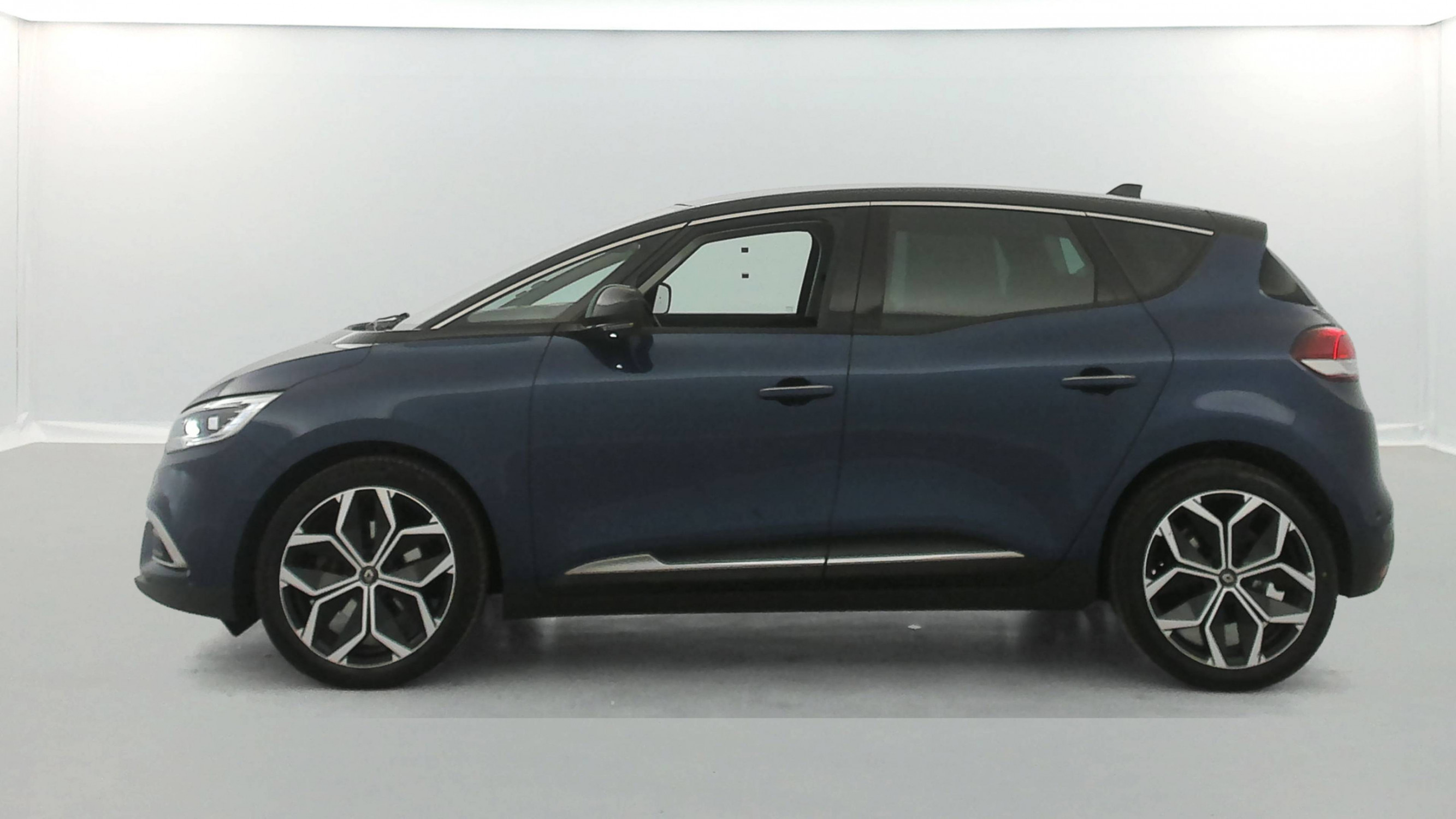Vente en ligne Renault Scenic 4 Scenic TCe 140 FAP - 21 au prix de 17 490 €