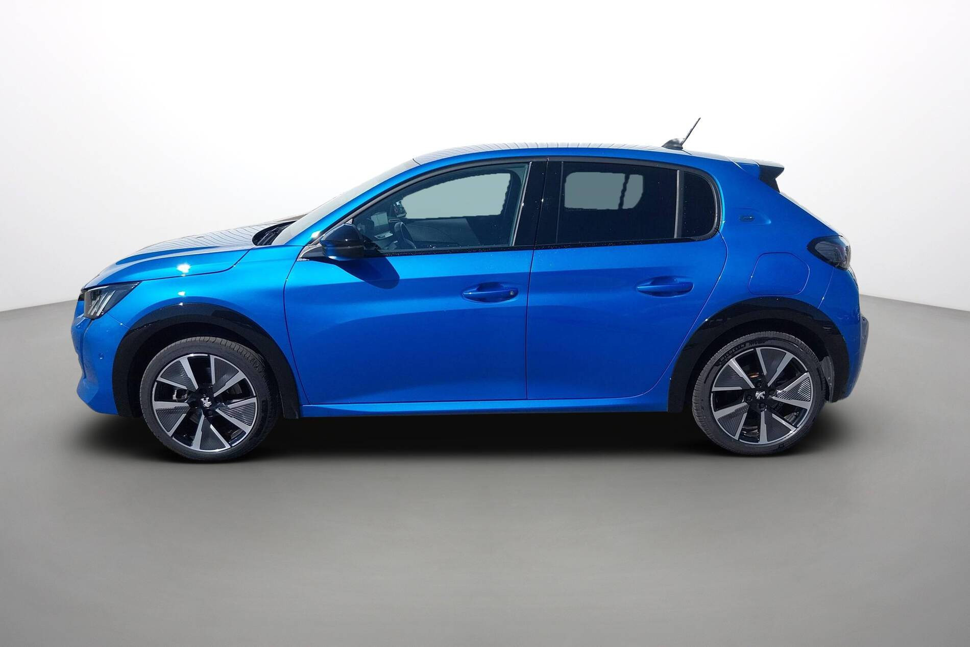 Vente en ligne Peugeot E-208  50 kWh 136ch au prix de 17 290 €