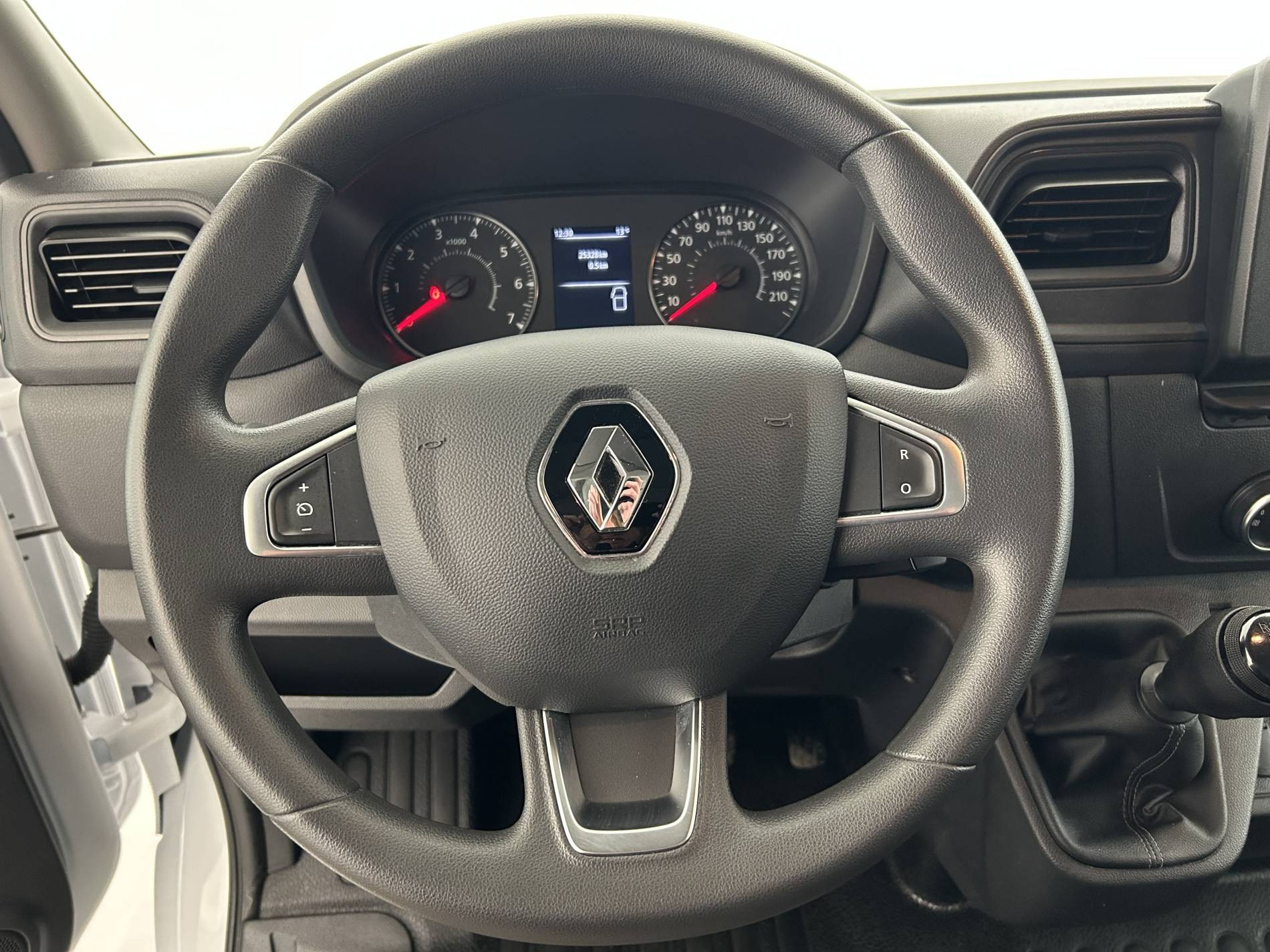 Vente en ligne Renault Master Fourgon MASTER FGN TRAC F3500 L2H2 BLUE DCI 135 au prix de 26 999 €