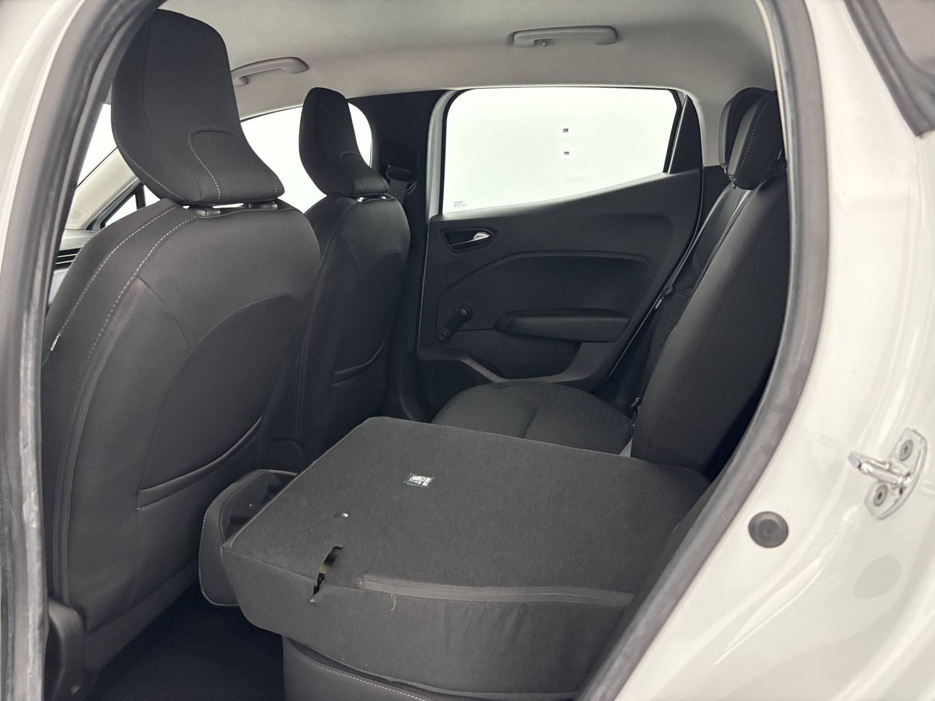 Vente en ligne Renault Clio 5 Clio TCe 90 - 21 au prix de 14 290 €