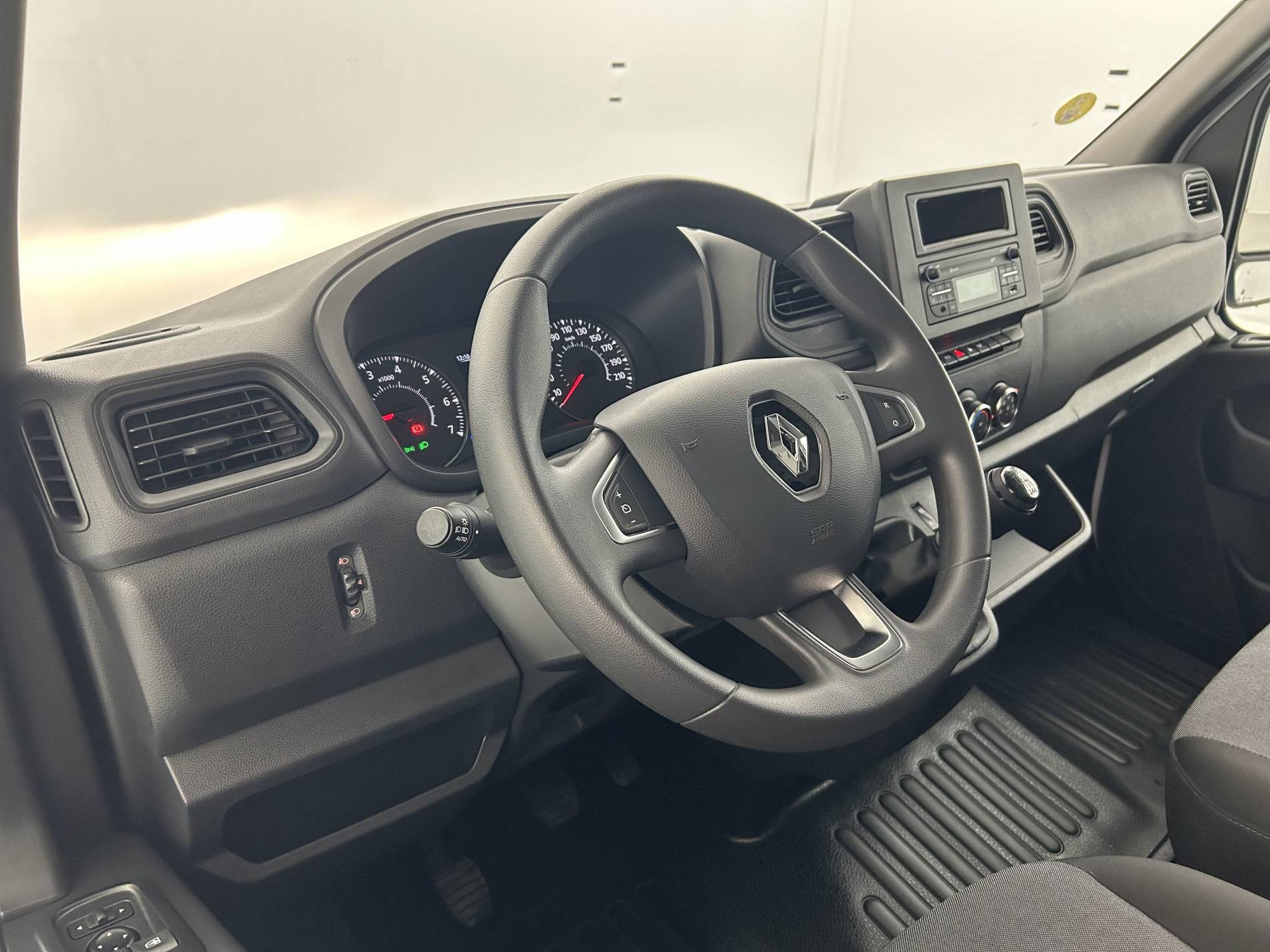 Vente en ligne Renault Master Fourgon MASTER FGN TRAC F3500 L2H2 BLUE DCI 135 au prix de 25 990 €