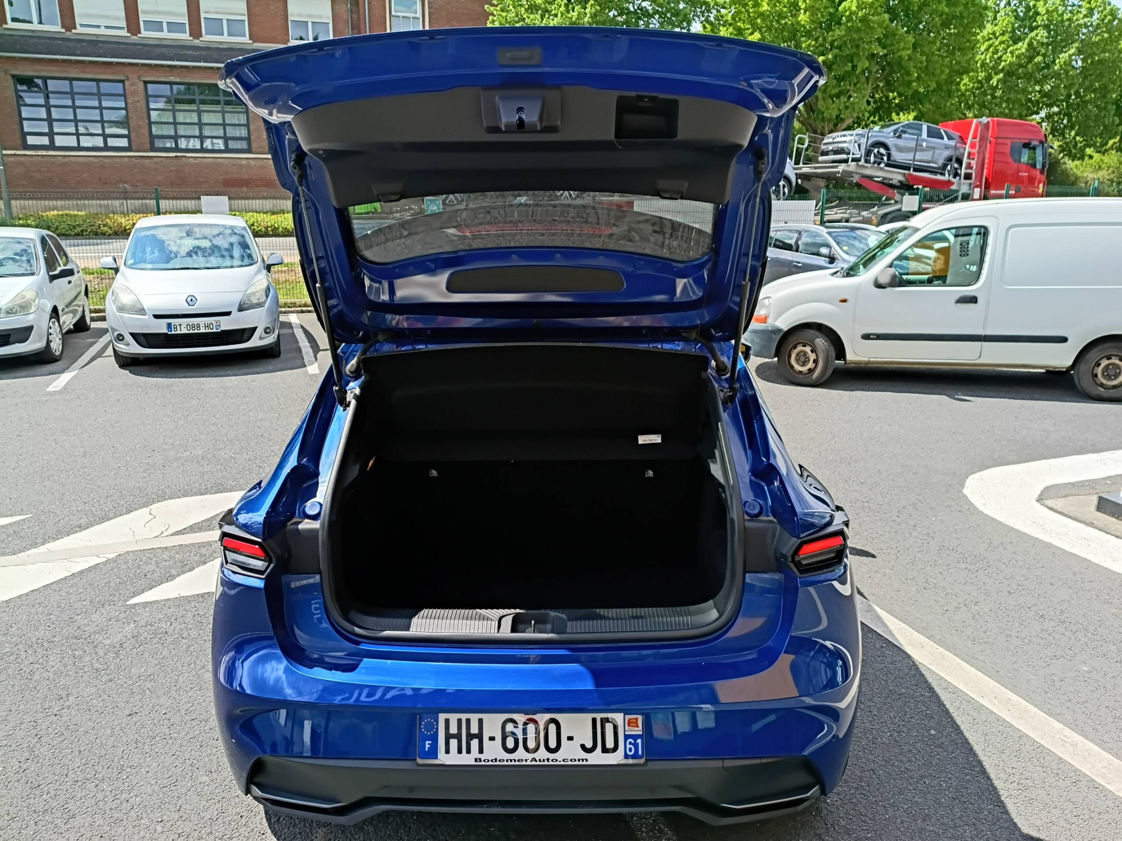 Vente en ligne Renault Clio 6 Clio E-Tech full hybrid 160 ch au prix de 28 490 €