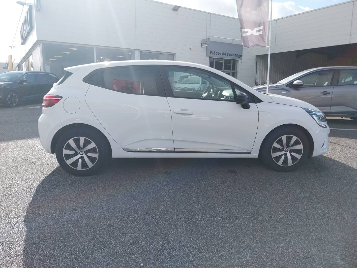 Vente en ligne Renault Clio 5 Clio TCe 90 au prix de 14 990 €
