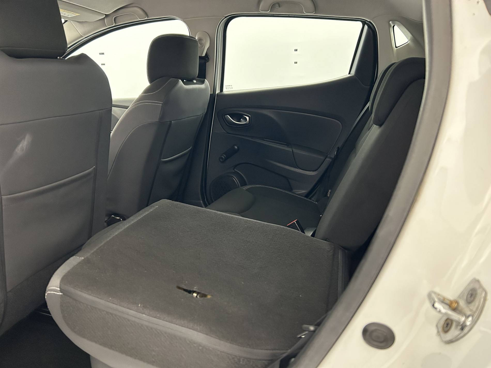 Vente en ligne Renault Clio 4 Clio dCi 75 E6C au prix de 10 890 €