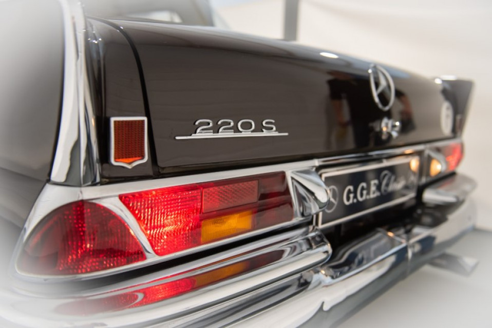 Mercedes-Benz 220S occasion en vente à Saint-Germain-lès-Corbeil