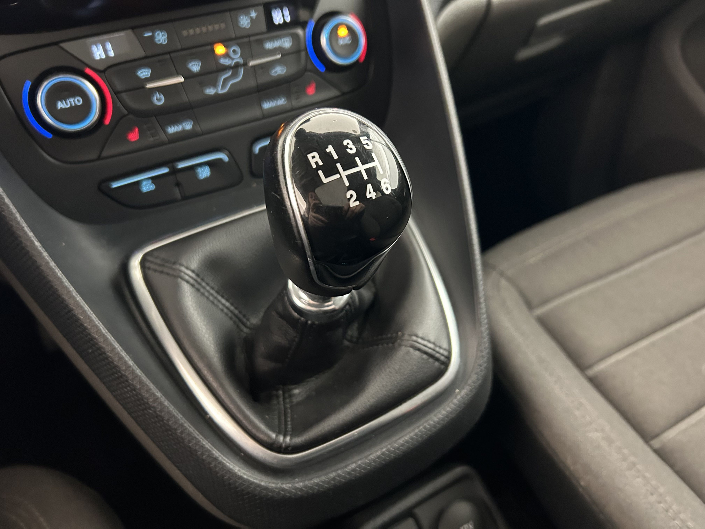 Vente en ligne Ford Grand Tourneo Connect  1.5 L EcoBlue 120 S&S au prix de 20 990 €