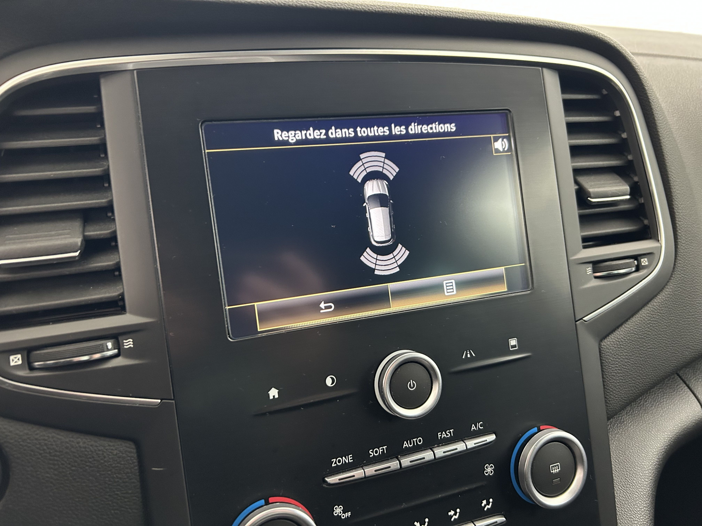 Vente en ligne Renault Megane 4 Mégane IV Berline dCi 110 Energy EDC au prix de 12 990 €