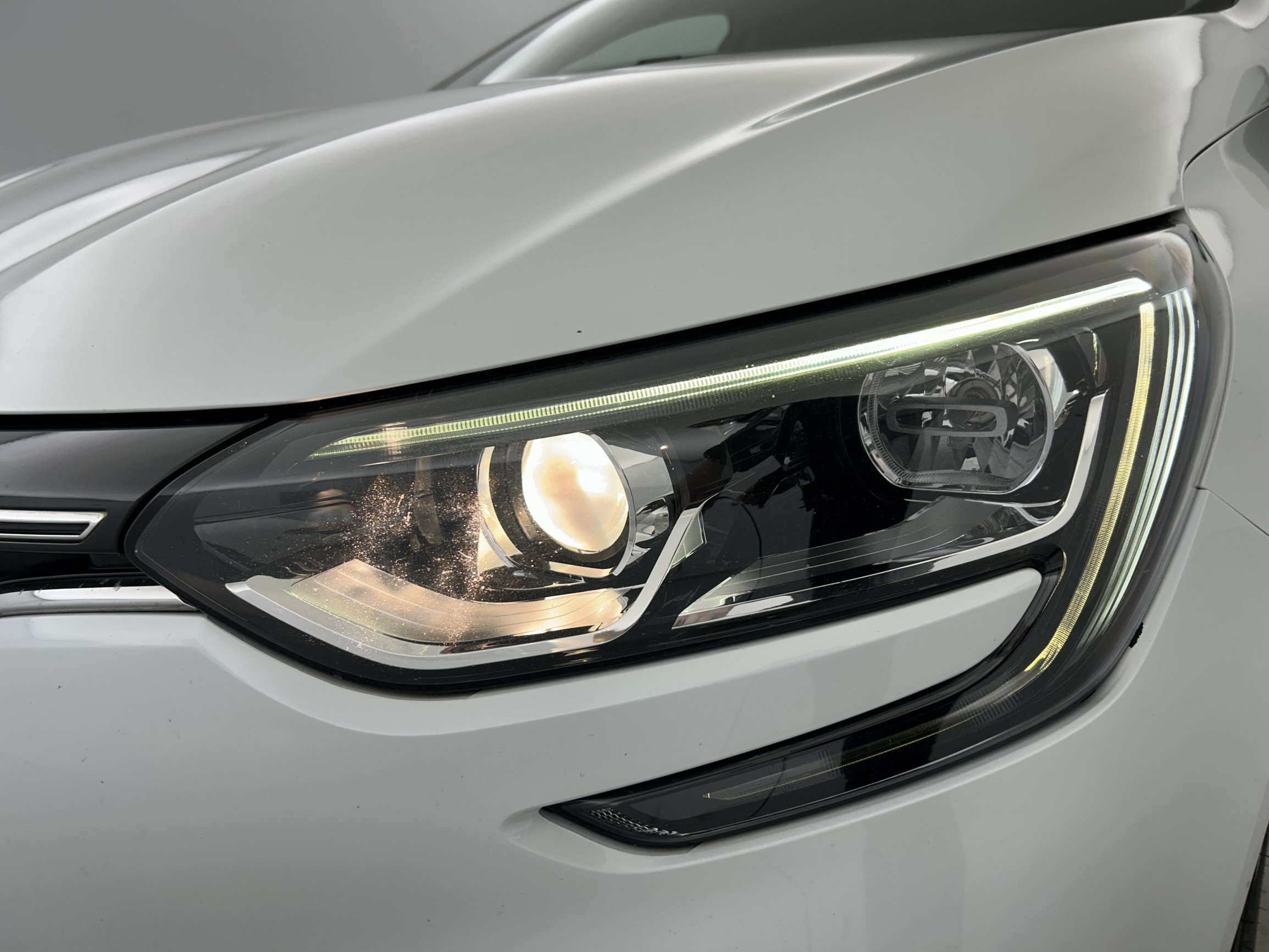 Vente en ligne Renault Megane 4 Mégane IV Berline dCi 110 Energy EDC au prix de 12 990 €