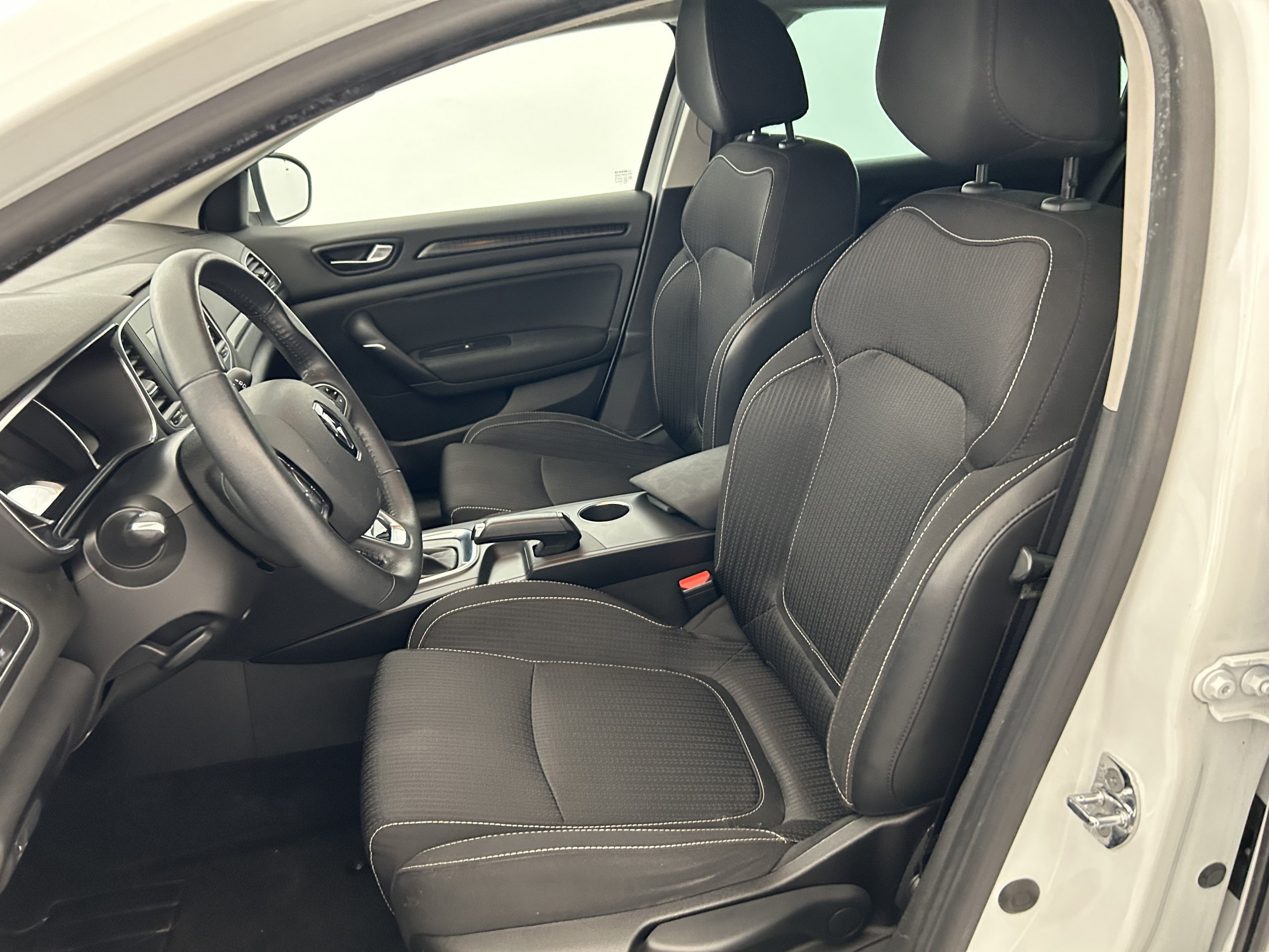 Vente en ligne Renault Megane 4 Mégane IV Berline dCi 110 Energy EDC au prix de 12 990 €