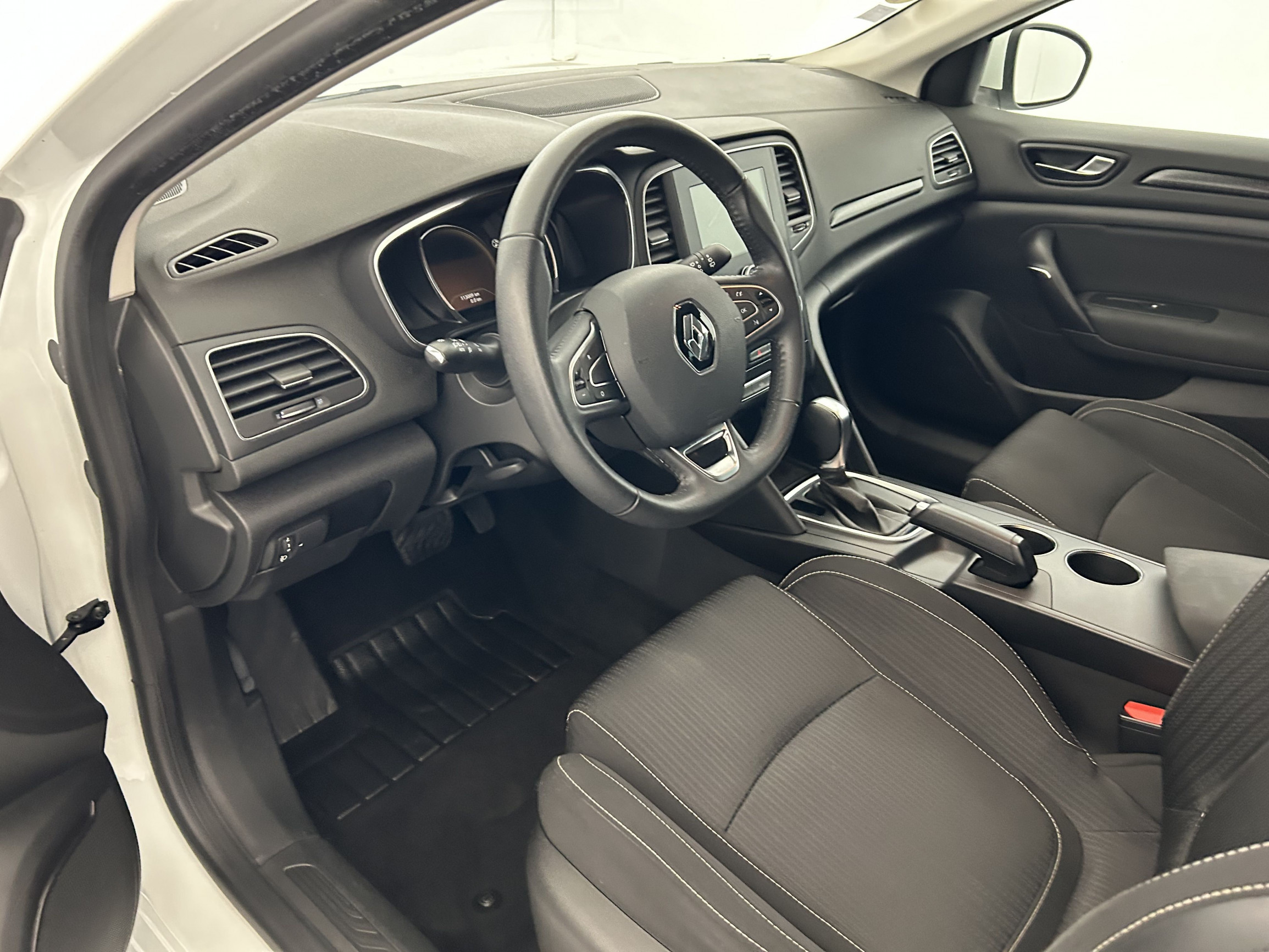 Vente en ligne Renault Megane 4 Mégane IV Berline dCi 110 Energy EDC au prix de 12 990 €