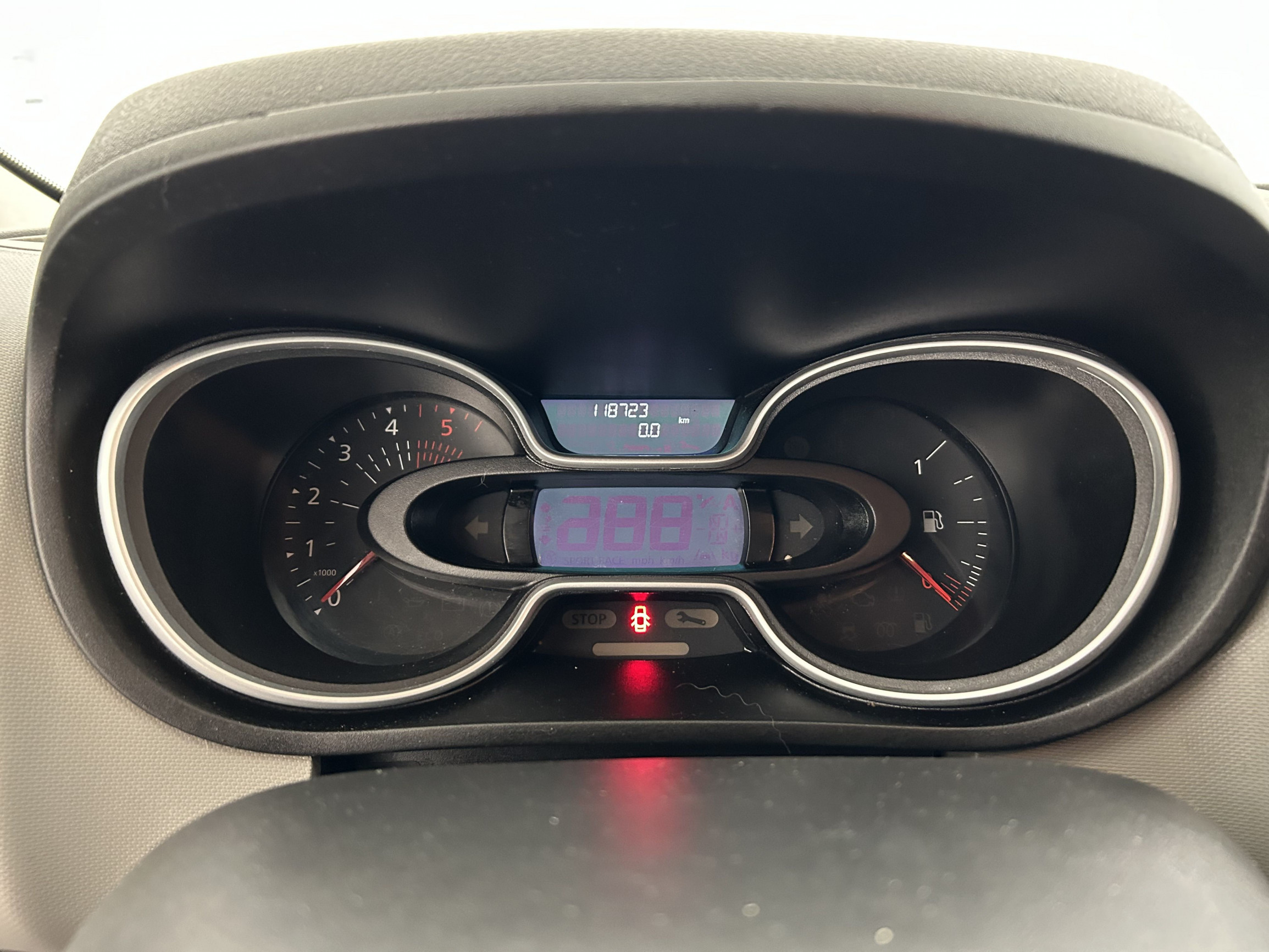 Vente en ligne Renault Trafic 3 Fourgon TRAFIC FGN L2H1 1300 KG DCI 120 E6 au prix de 18 990 €