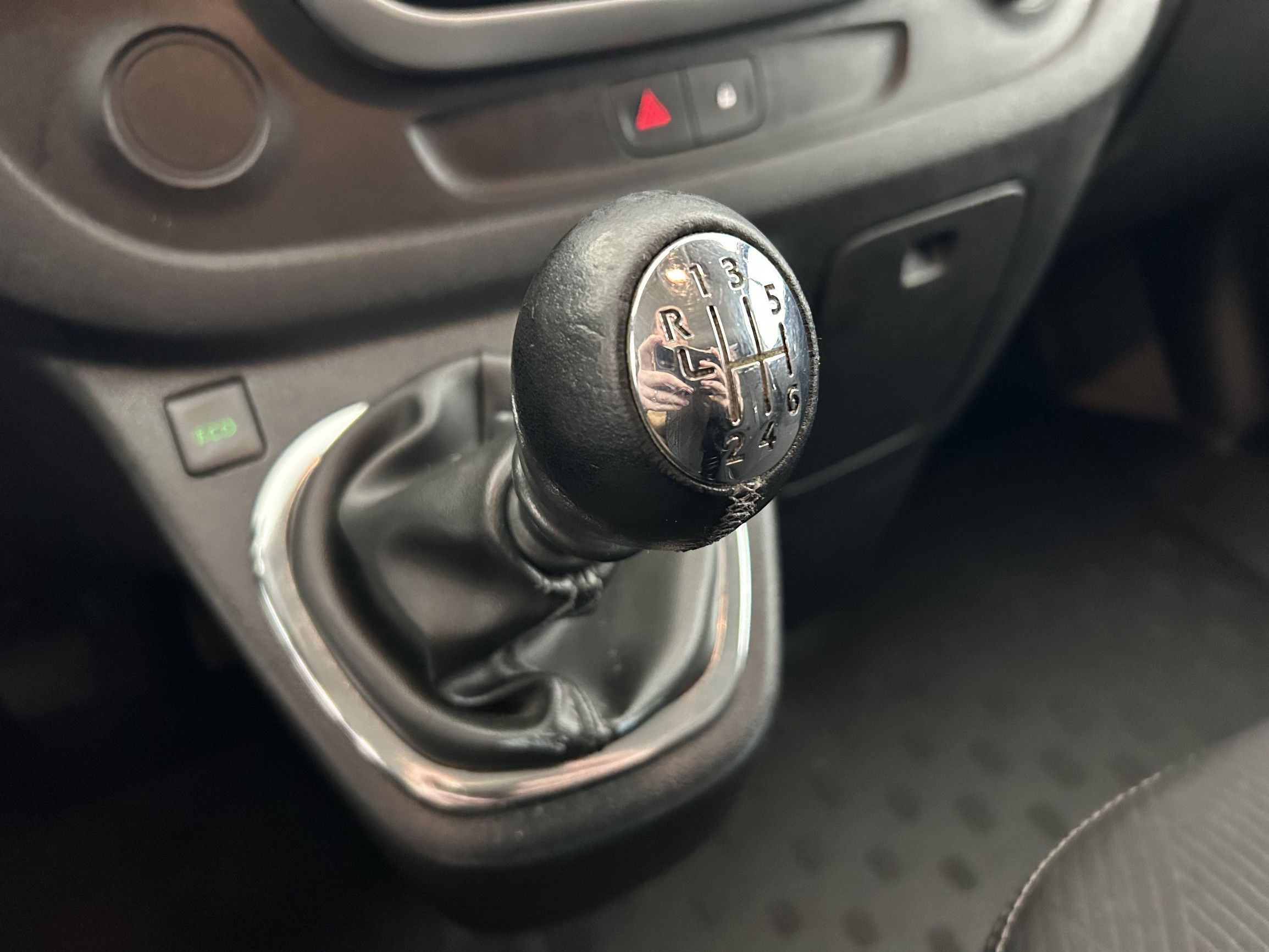 Vente en ligne Renault Trafic 3 Fourgon TRAFIC FGN L2H1 1300 KG DCI 120 E6 au prix de 18 990 €