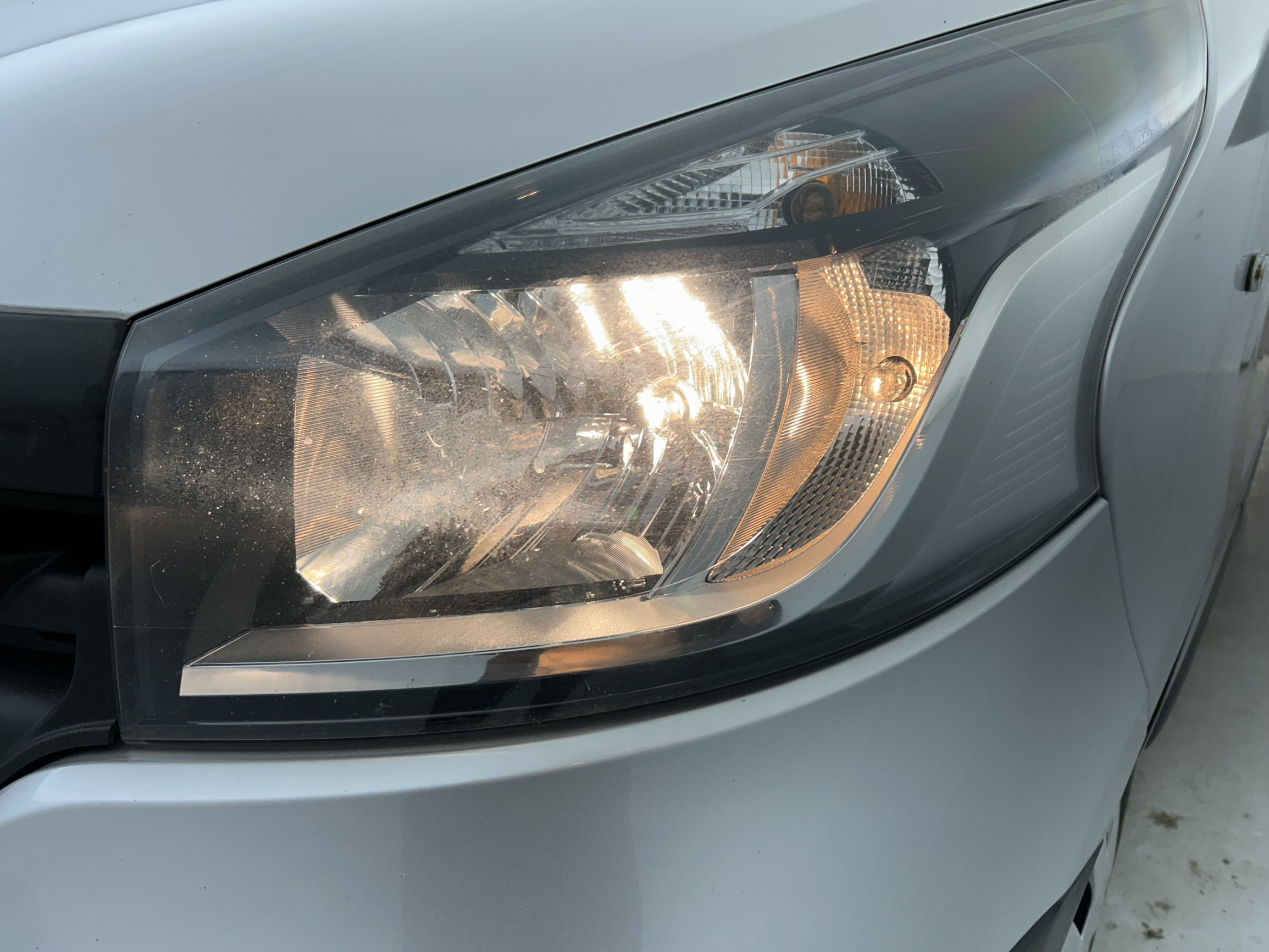 Vente en ligne Renault Trafic 3 Fourgon TRAFIC FGN L2H1 1300 KG DCI 120 E6 au prix de 18 990 €