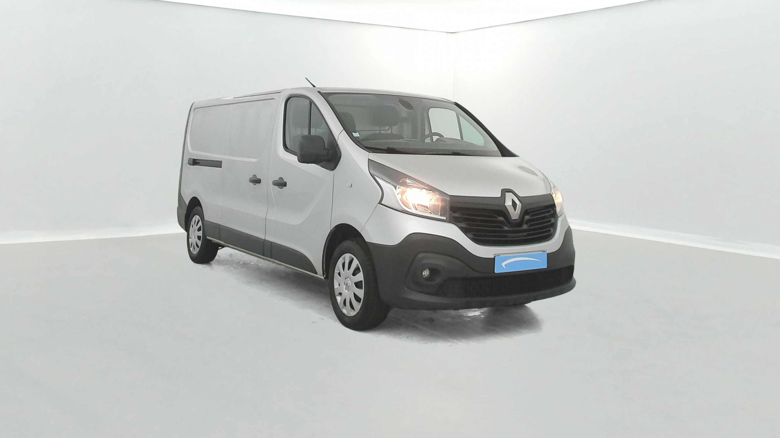 Vente en ligne Renault Trafic 3 Fourgon TRAFIC FGN L2H1 1300 KG DCI 120 E6 au prix de 18 990 €