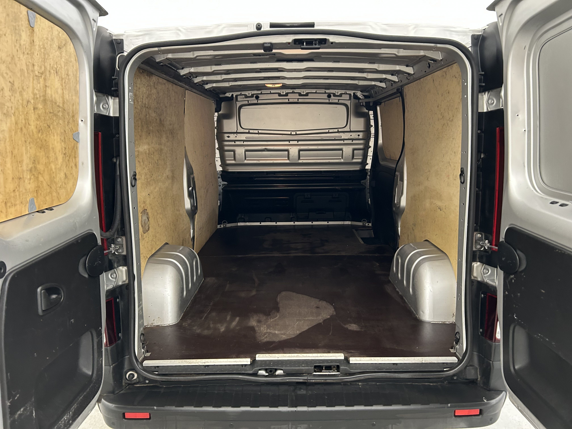 Vente en ligne Renault Trafic 3 Fourgon TRAFIC FGN L2H1 1300 KG DCI 120 E6 au prix de 18 990 €