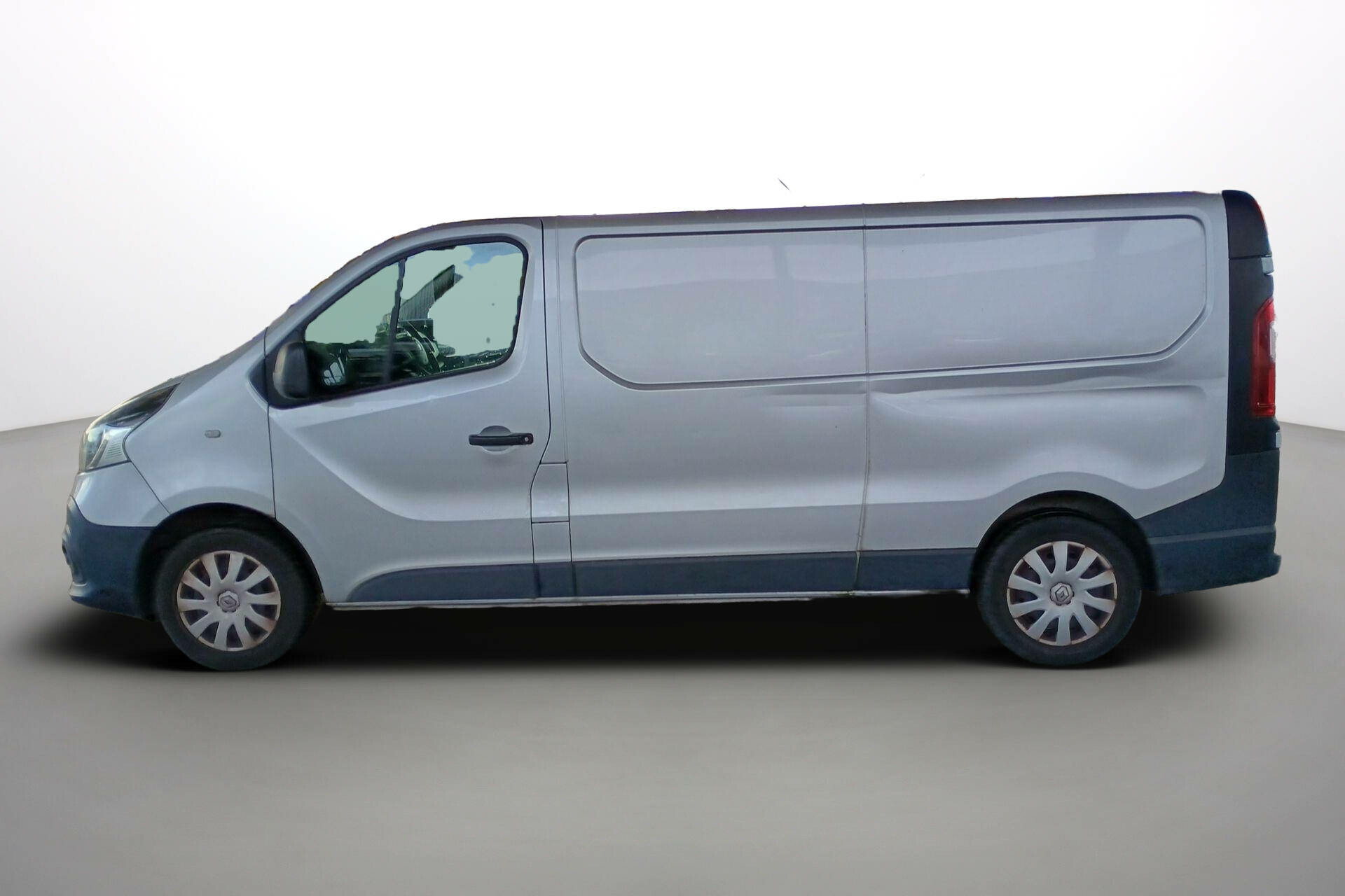 Vente en ligne Renault Trafic 3 Fourgon TRAFIC FGN L2H1 1300 KG DCI 120 E6 au prix de 18 990 €