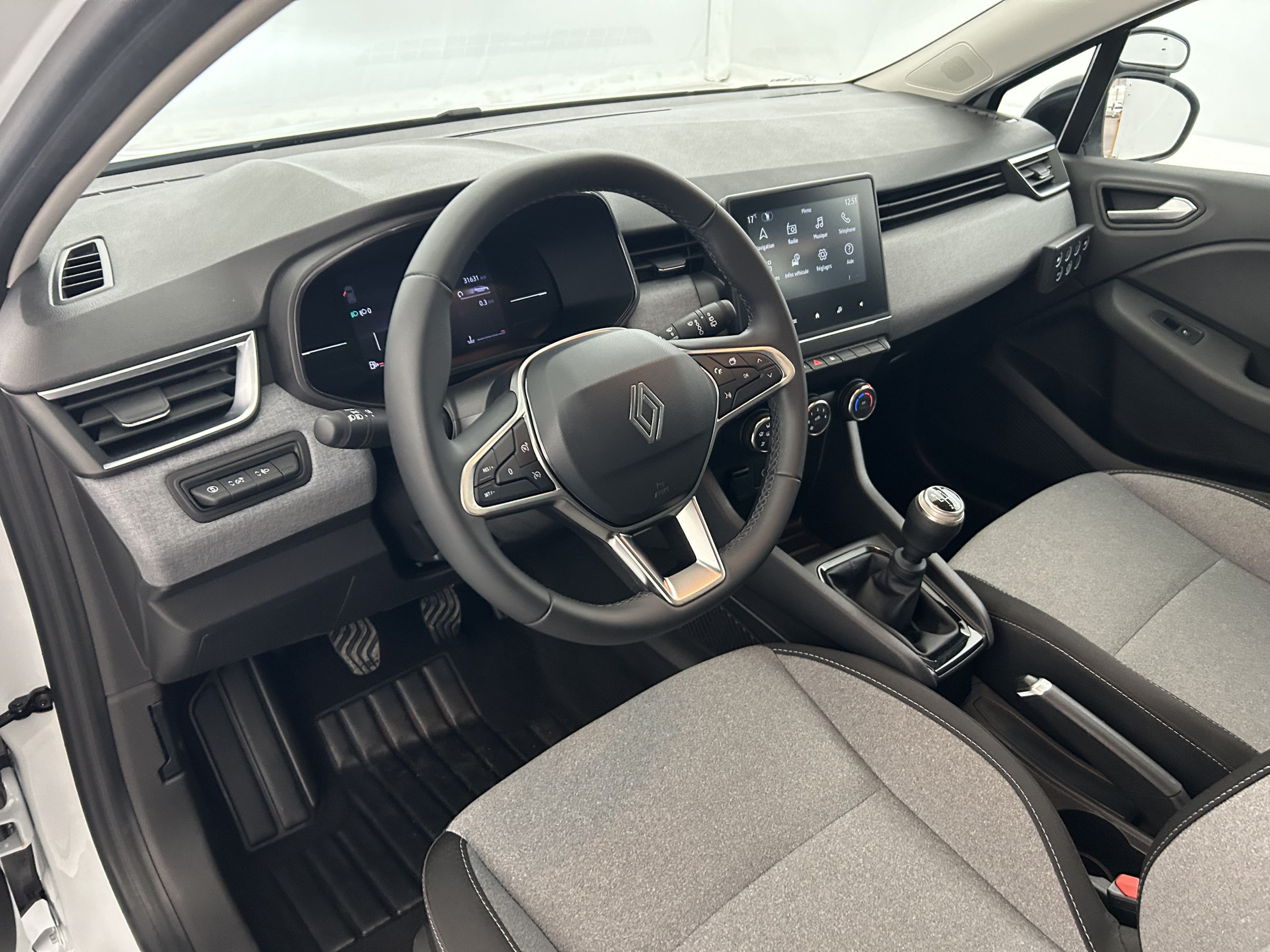 Vente en ligne Renault Clio 5 Clio Blue dCi 100 ch GSR2 au prix de 16 990 €