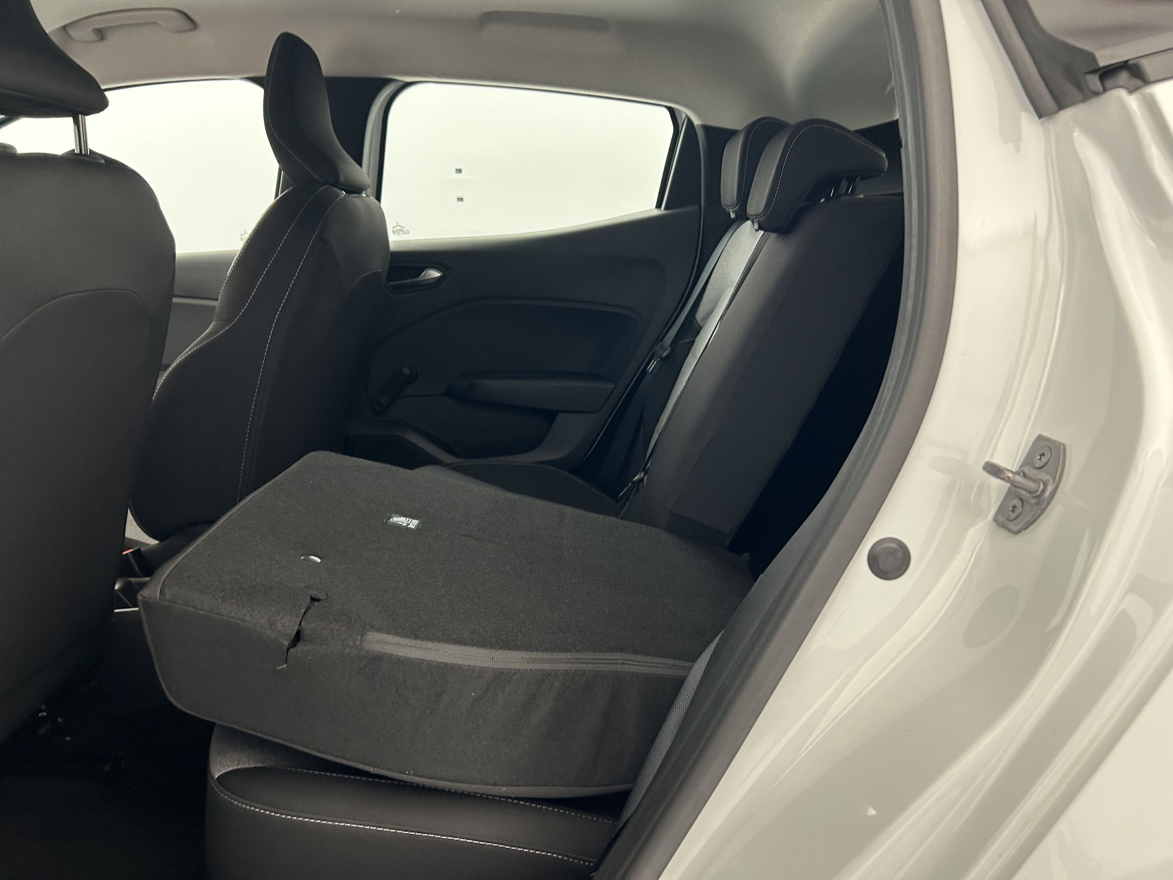 Vente en ligne Renault Clio 5 Clio Blue dCi 100 ch GSR2 au prix de 16 990 €