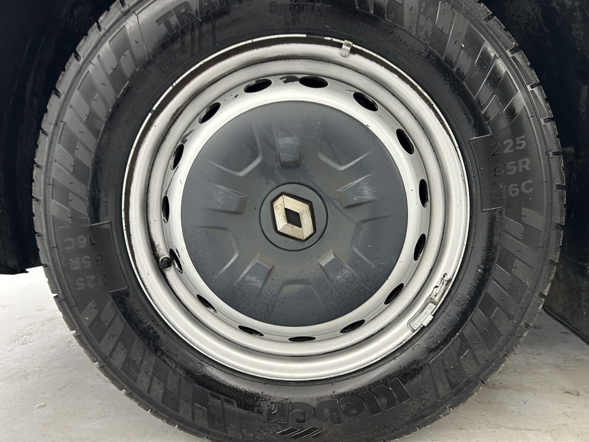 Vente en ligne Renault Master 3 Combi TPMR + RAMPE ACCES FAUTEUIL L2H2 dCi 135 E6 au prix de 31 990 €