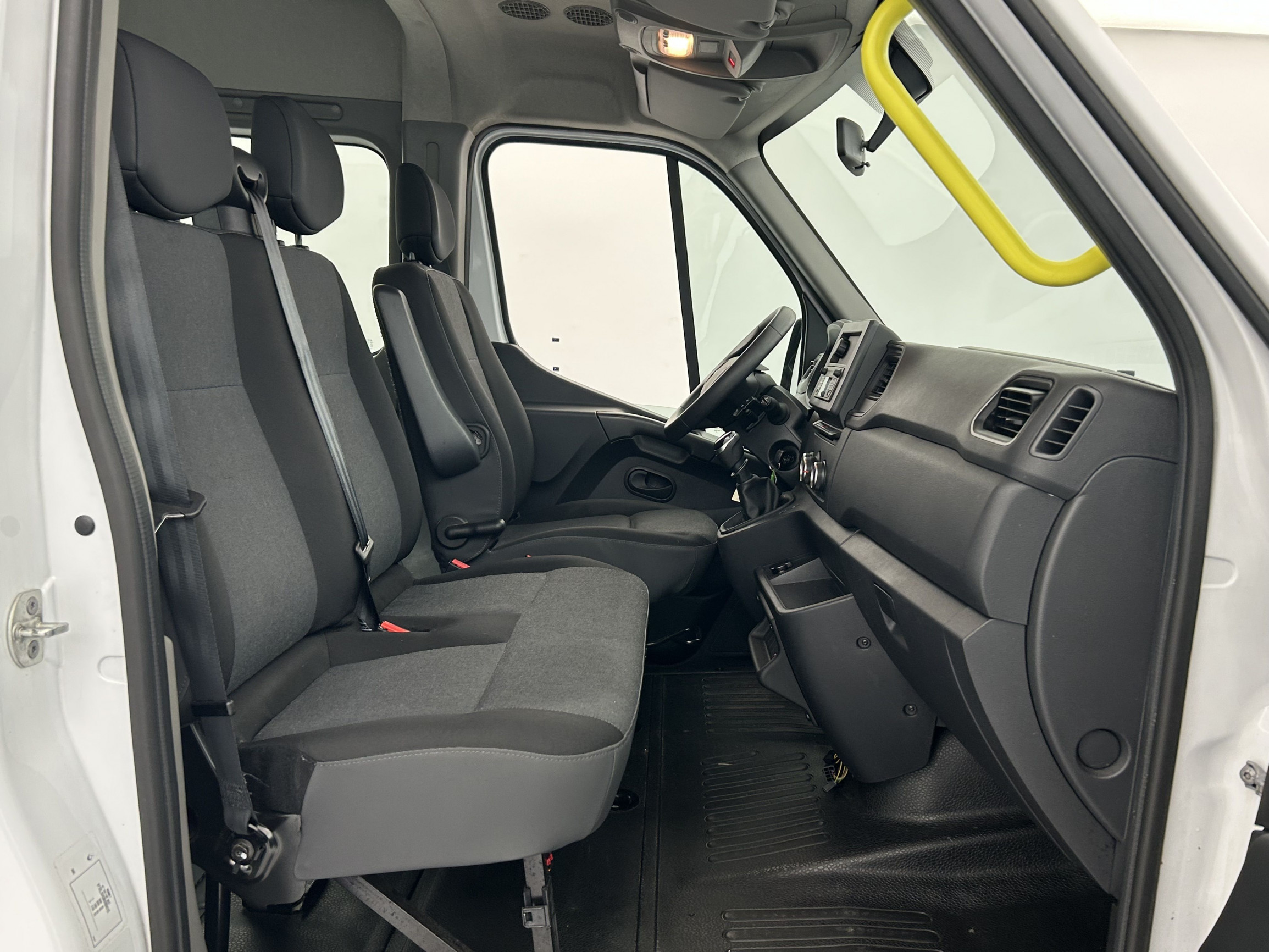 Vente en ligne Renault Master 3 Combi TPMR + RAMPE ACCES FAUTEUIL L2H2 dCi 135 E6 au prix de 31 990 €