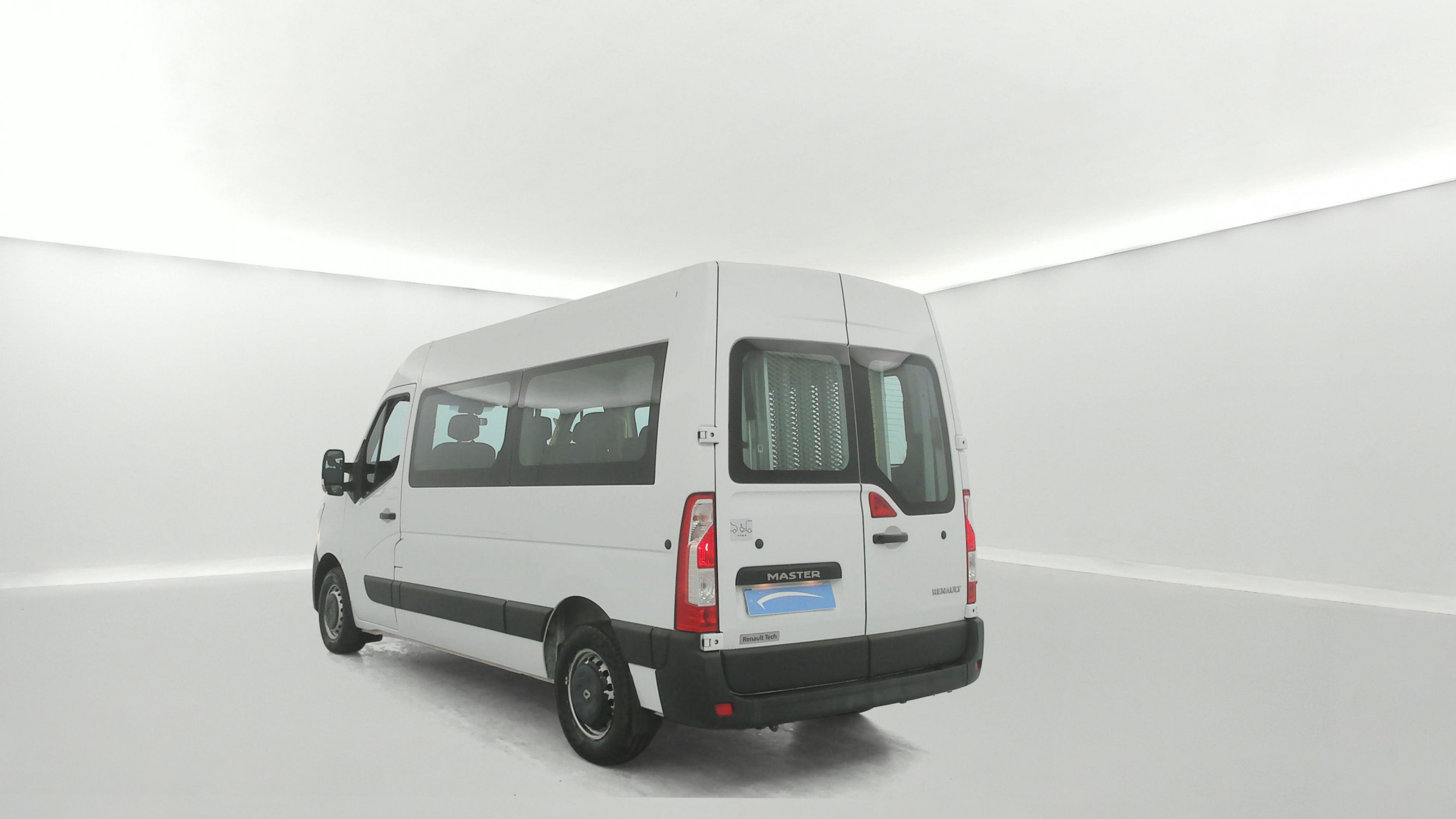 Vente en ligne Renault Master 3 Combi TPMR + RAMPE ACCES FAUTEUIL L2H2 dCi 135 E6 au prix de 31 990 €
