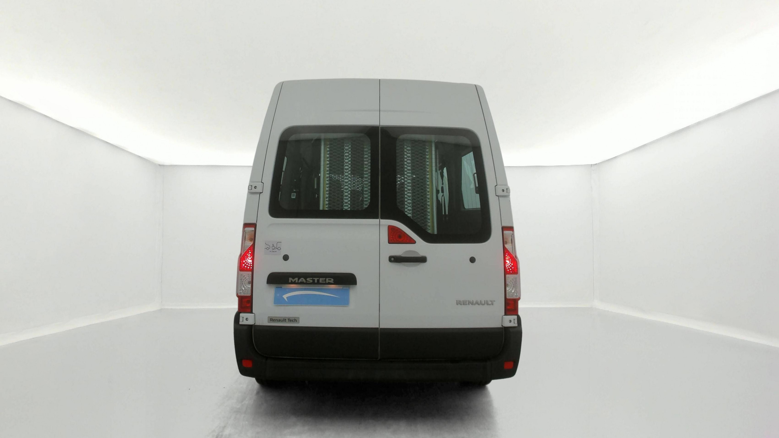 Vente en ligne Renault Master 3 Combi TPMR + RAMPE ACCES FAUTEUIL L2H2 dCi 135 E6 au prix de 31 990 €
