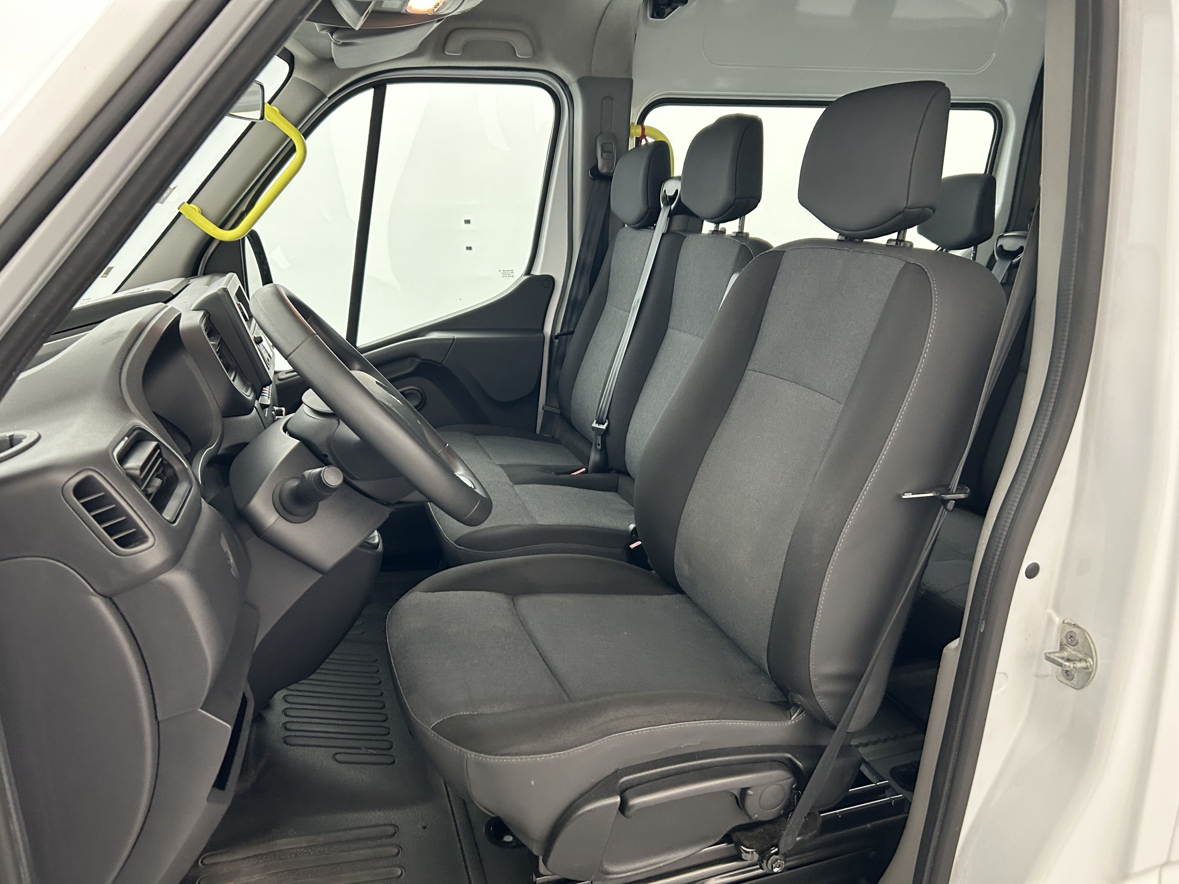 Vente en ligne Renault Master 3 Combi TPMR + RAMPE ACCES FAUTEUIL L2H2 dCi 135 E6 au prix de 31 990 €