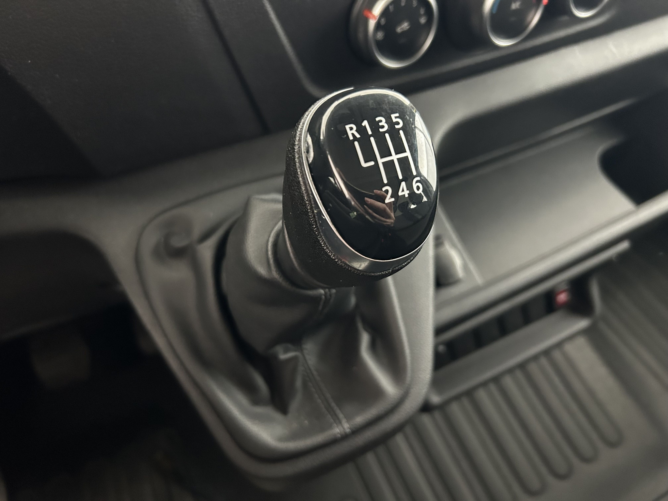 Vente en ligne Renault Master 3 Combi TPMR + RAMPE ACCES FAUTEUIL L2H2 dCi 135 E6 au prix de 31 990 €