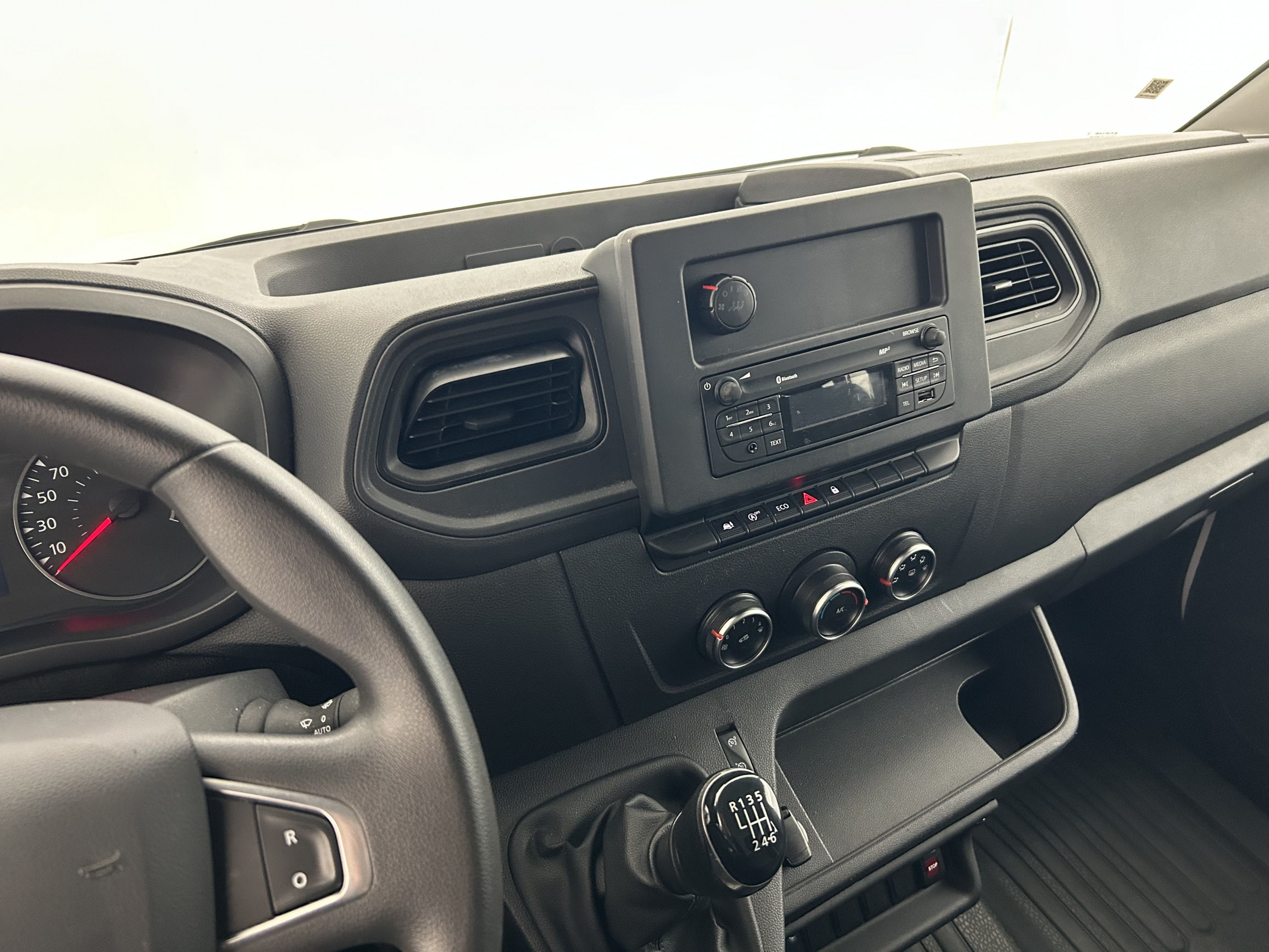 Vente en ligne Renault Master 3 Combi TPMR + RAMPE ACCES FAUTEUIL L2H2 dCi 135 E6 au prix de 31 990 €