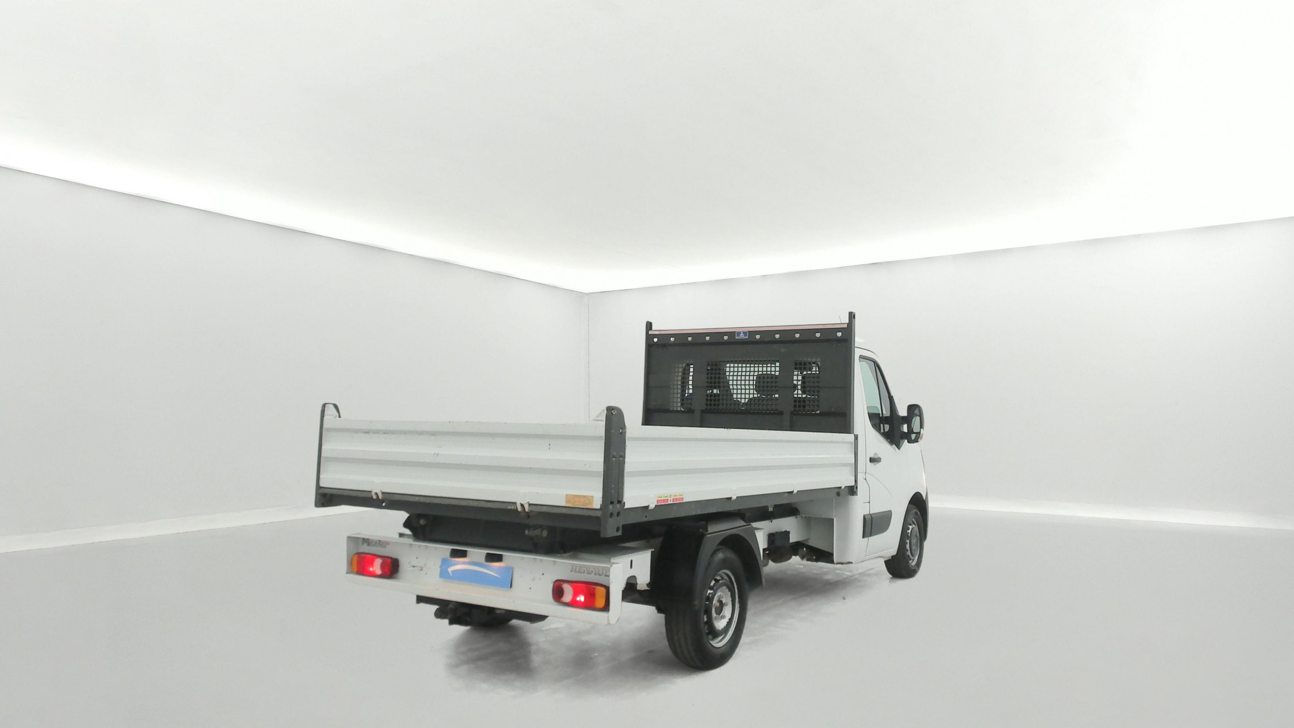 Vente en ligne Renault Master Benne MASTER TRACTION 3T5 L2 2.3DCI 135 au prix de 25 990 €