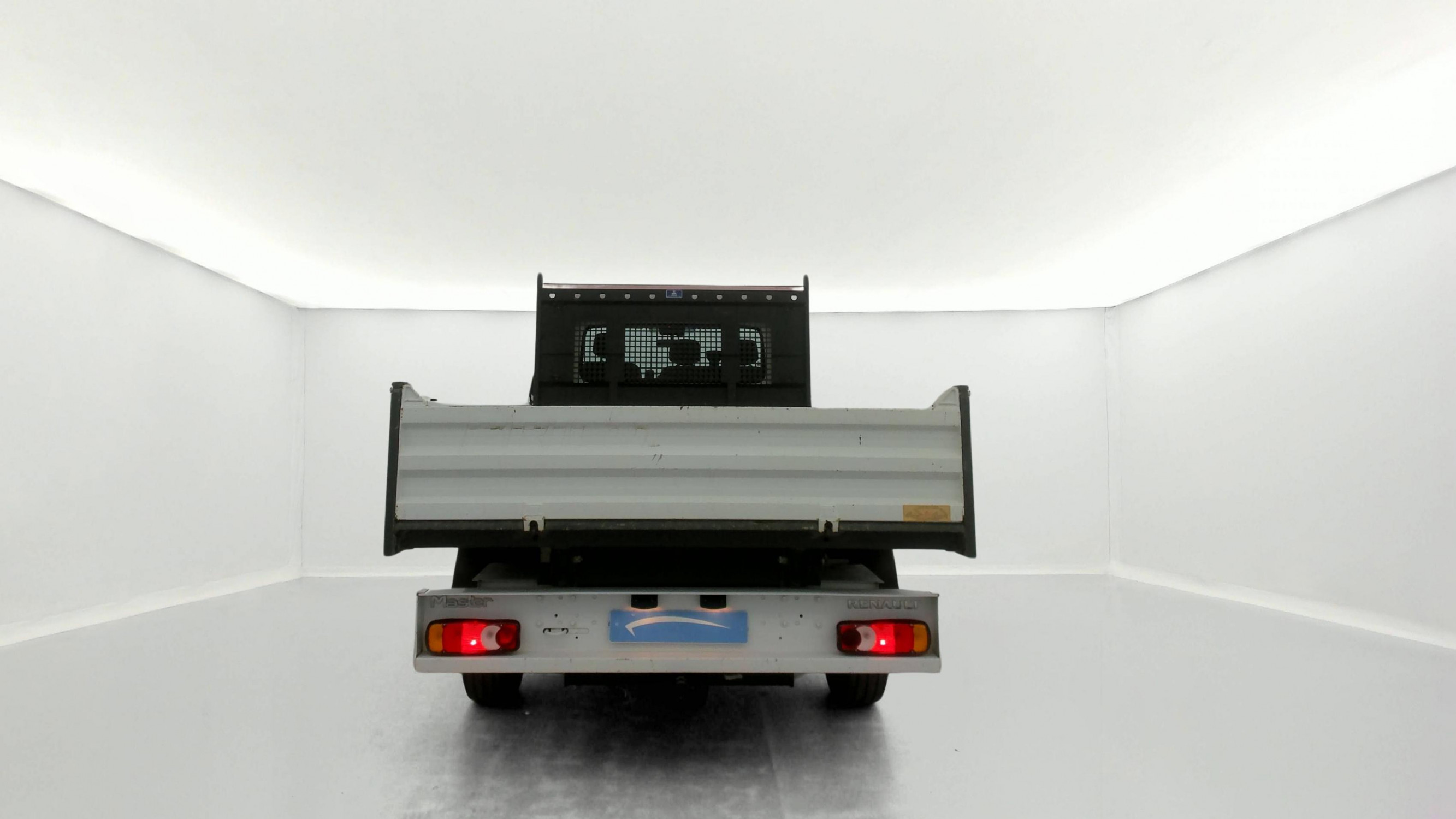 Vente en ligne Renault Master Benne MASTER TRACTION 3T5 L2 2.3DCI 135 au prix de 25 990 €