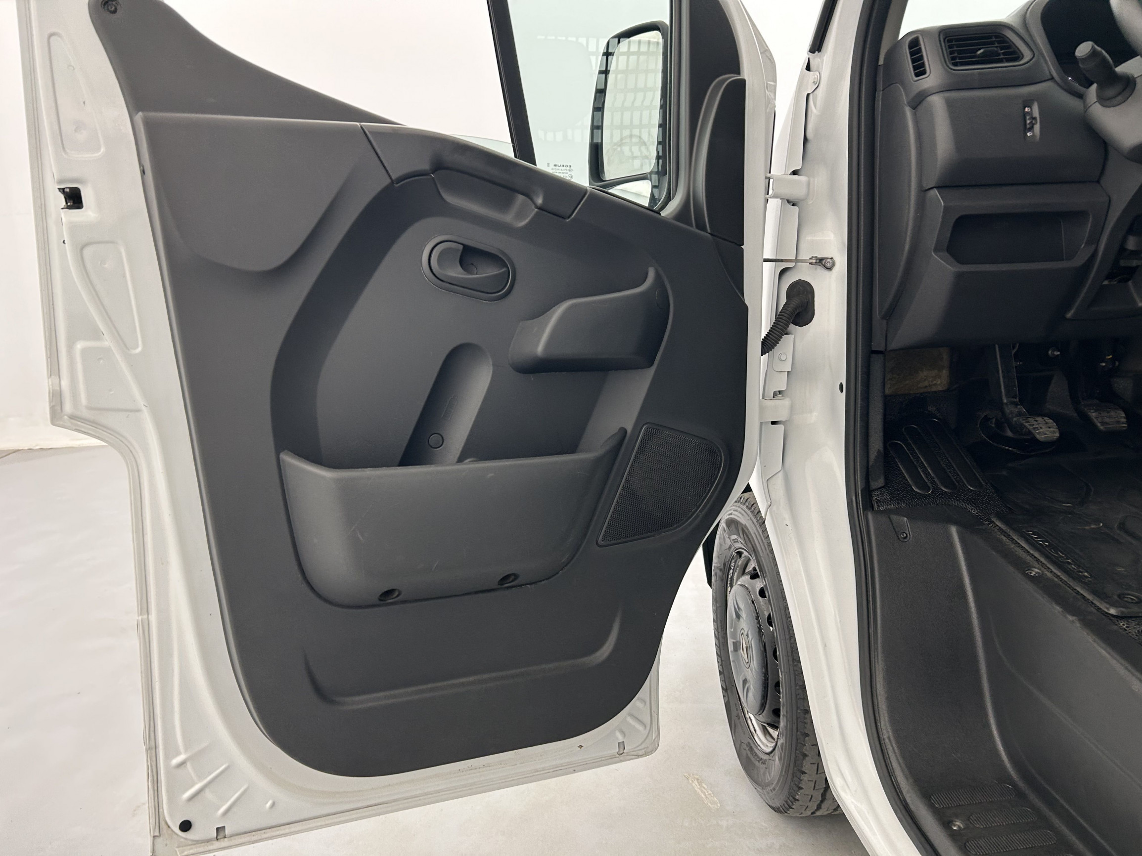 Vente en ligne Renault Master 3 Châssis Cabine BENNE L2 F3500 2.3 DCI 135 au prix de 25 990 €