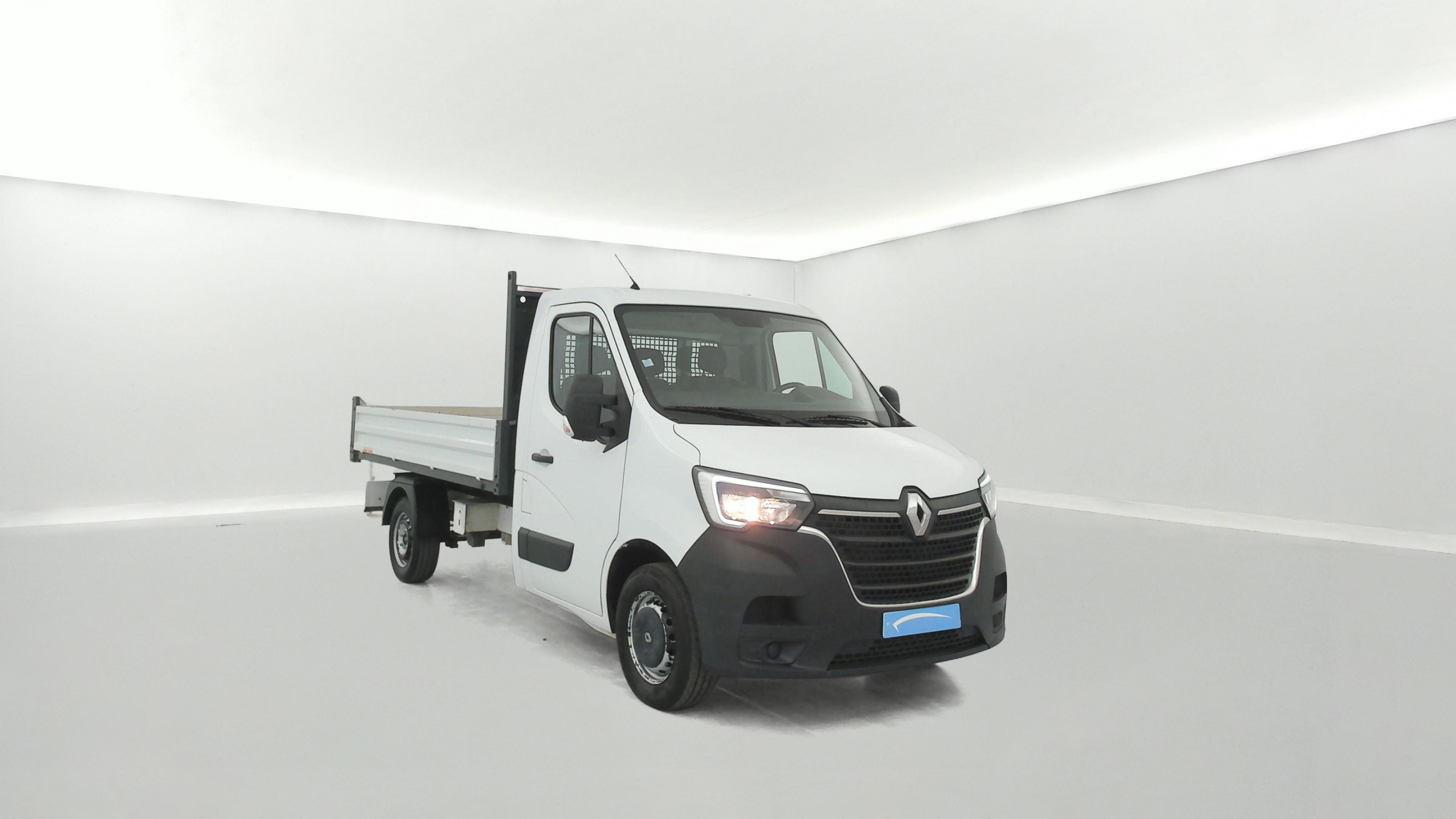 Vente en ligne Renault Master Benne MASTER TRACTION 3T5 L2 2.3DCI 135 au prix de 25 990 €