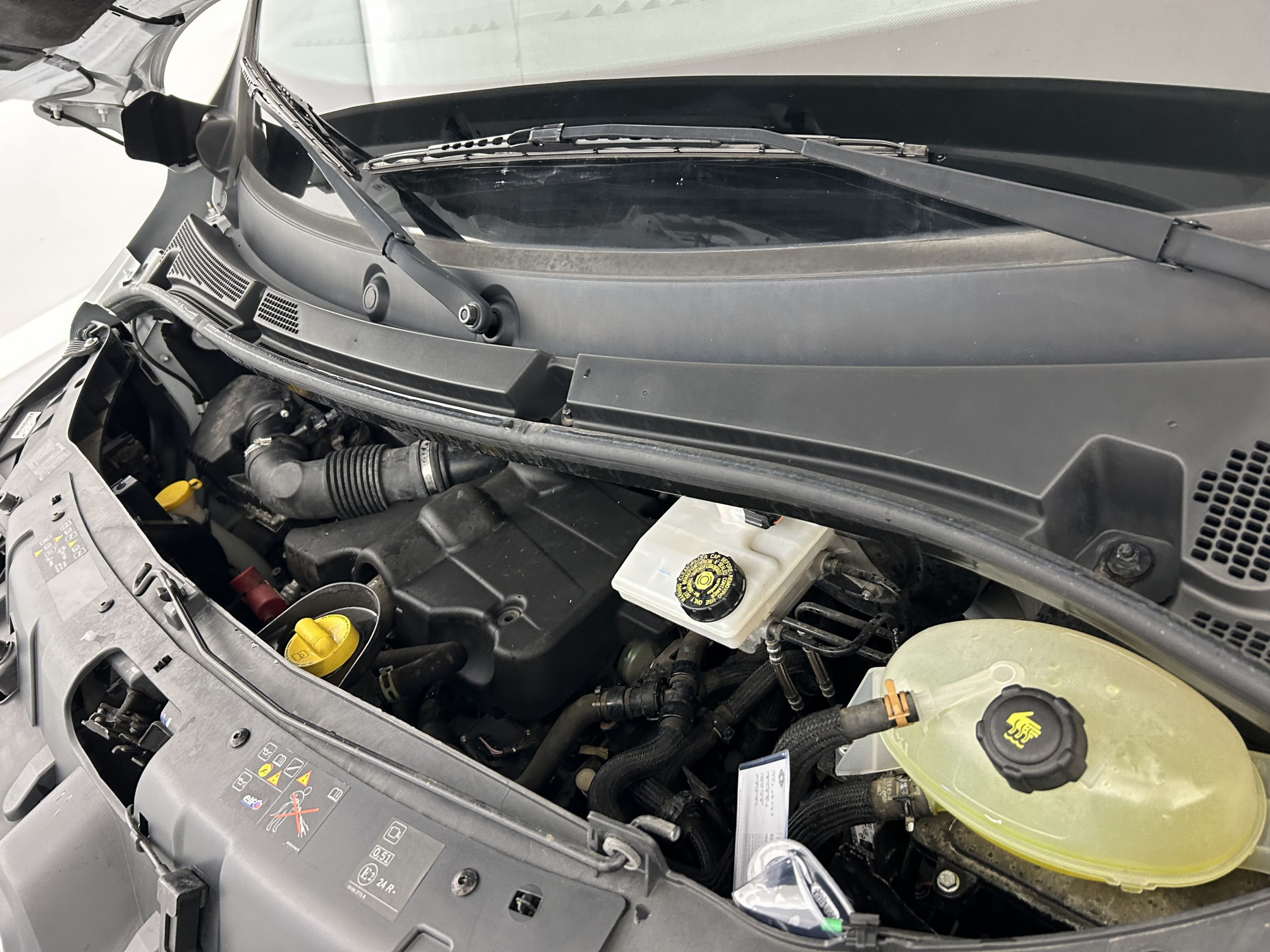 Vente en ligne Renault Master 3 Châssis Cabine BENNE L2 F3500 2.3 DCI 135 au prix de 25 990 €