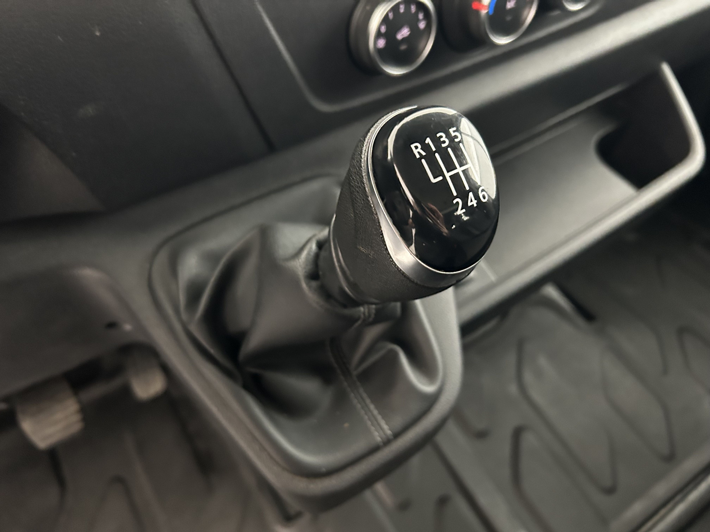 Vente en ligne Renault Master Benne MASTER TRACTION 3T5 L2 2.3DCI 135 au prix de 25 990 €