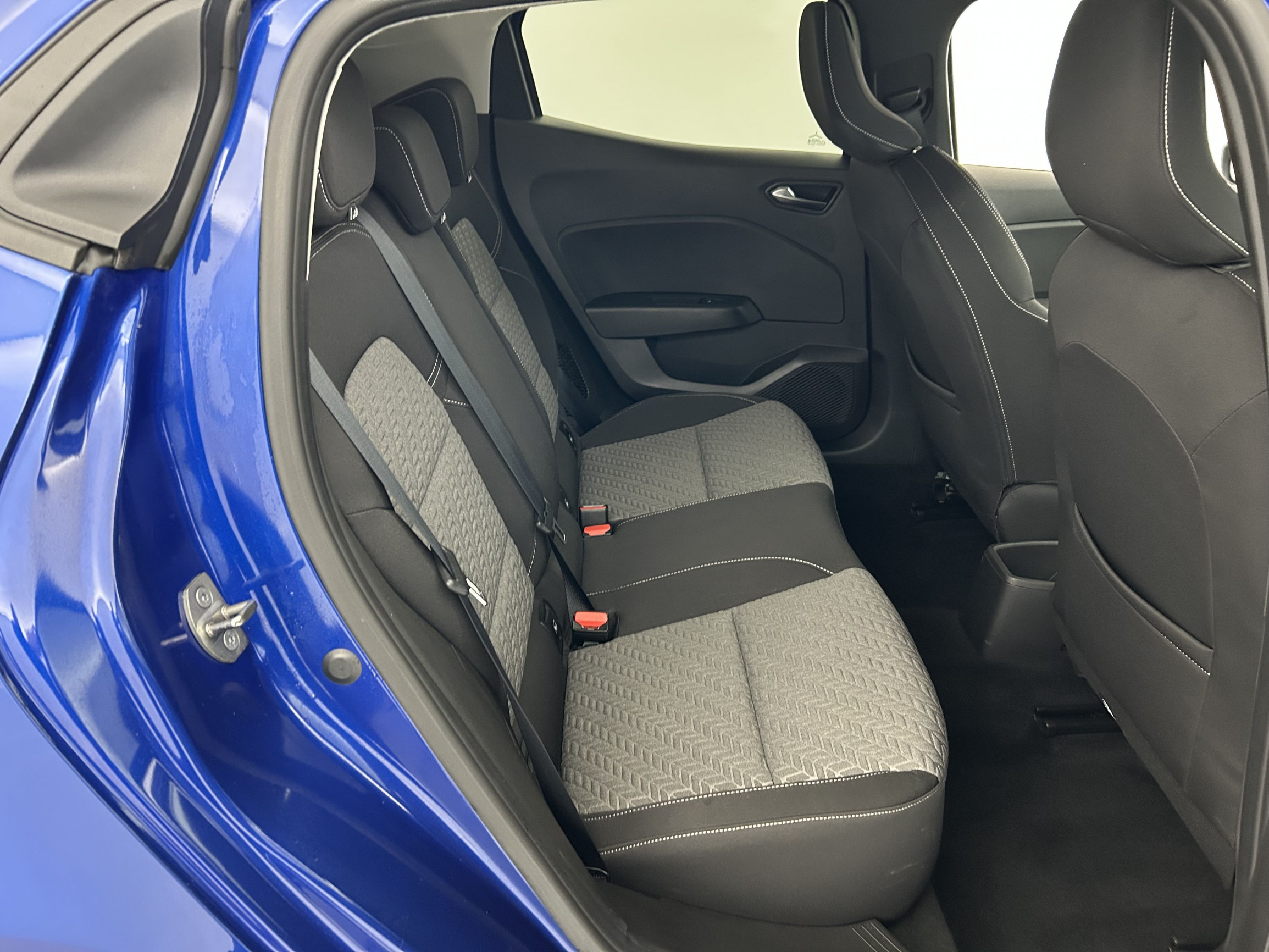 Vente en ligne Renault Clio 5 Clio E-Tech full hybrid 145 au prix de 18 990 €