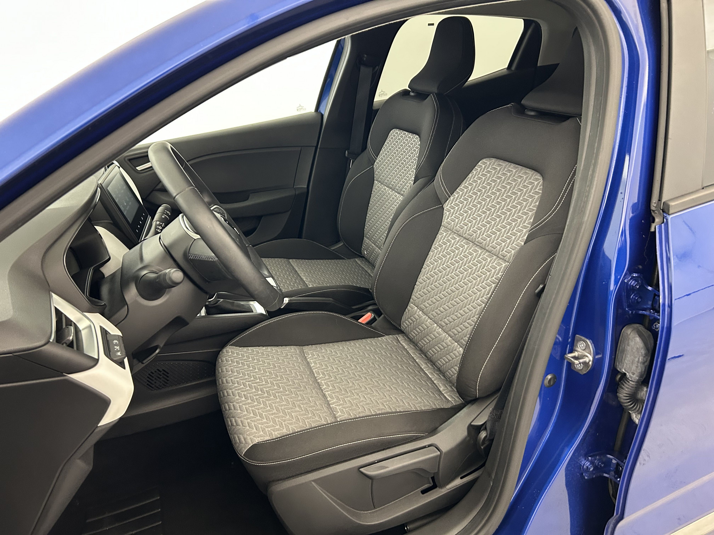 Vente en ligne Renault Clio 5 Clio E-Tech full hybrid 145 au prix de 18 990 €