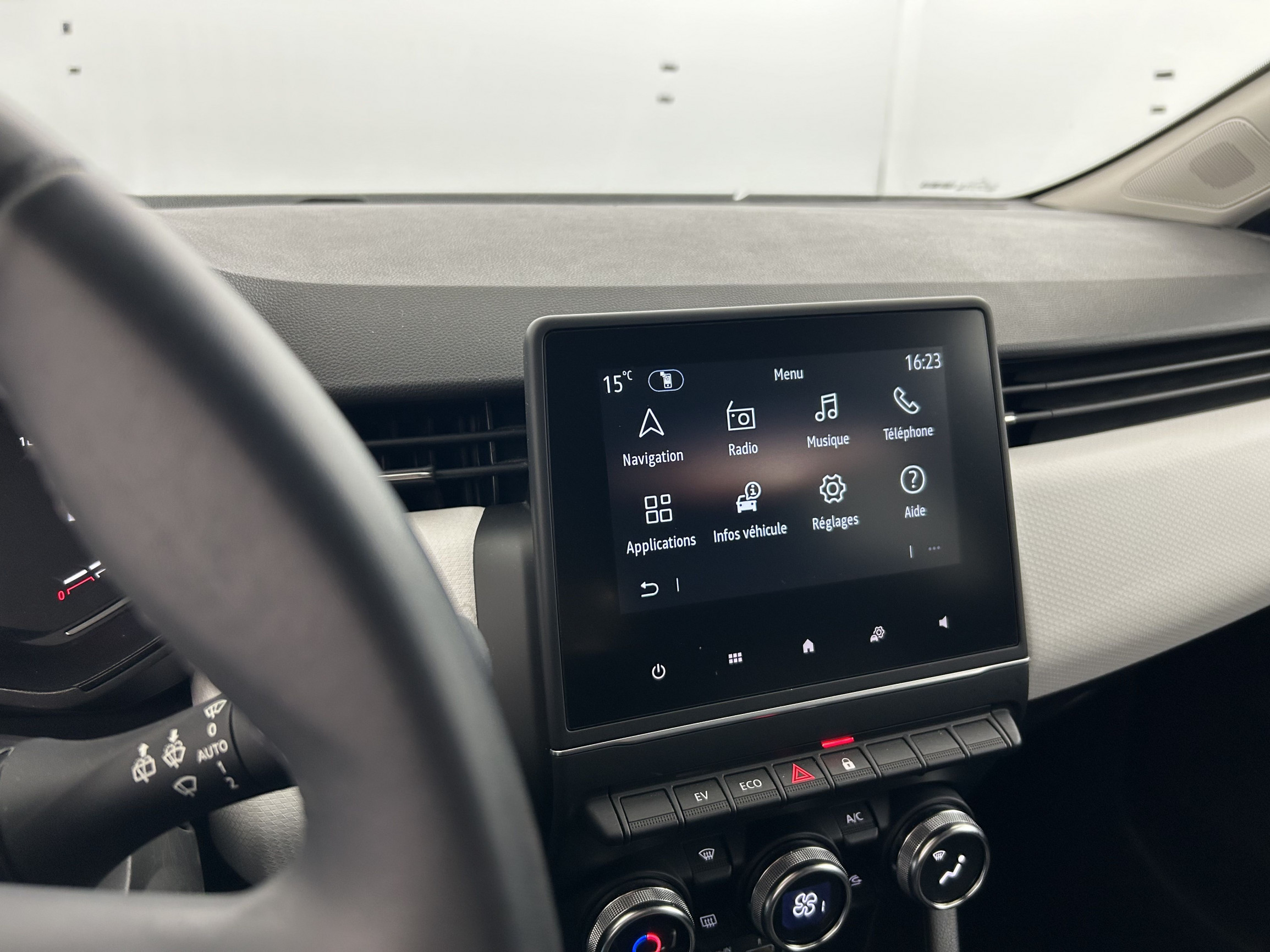 Vente en ligne Renault Clio 5 Clio E-Tech full hybrid 145 au prix de 18 990 €