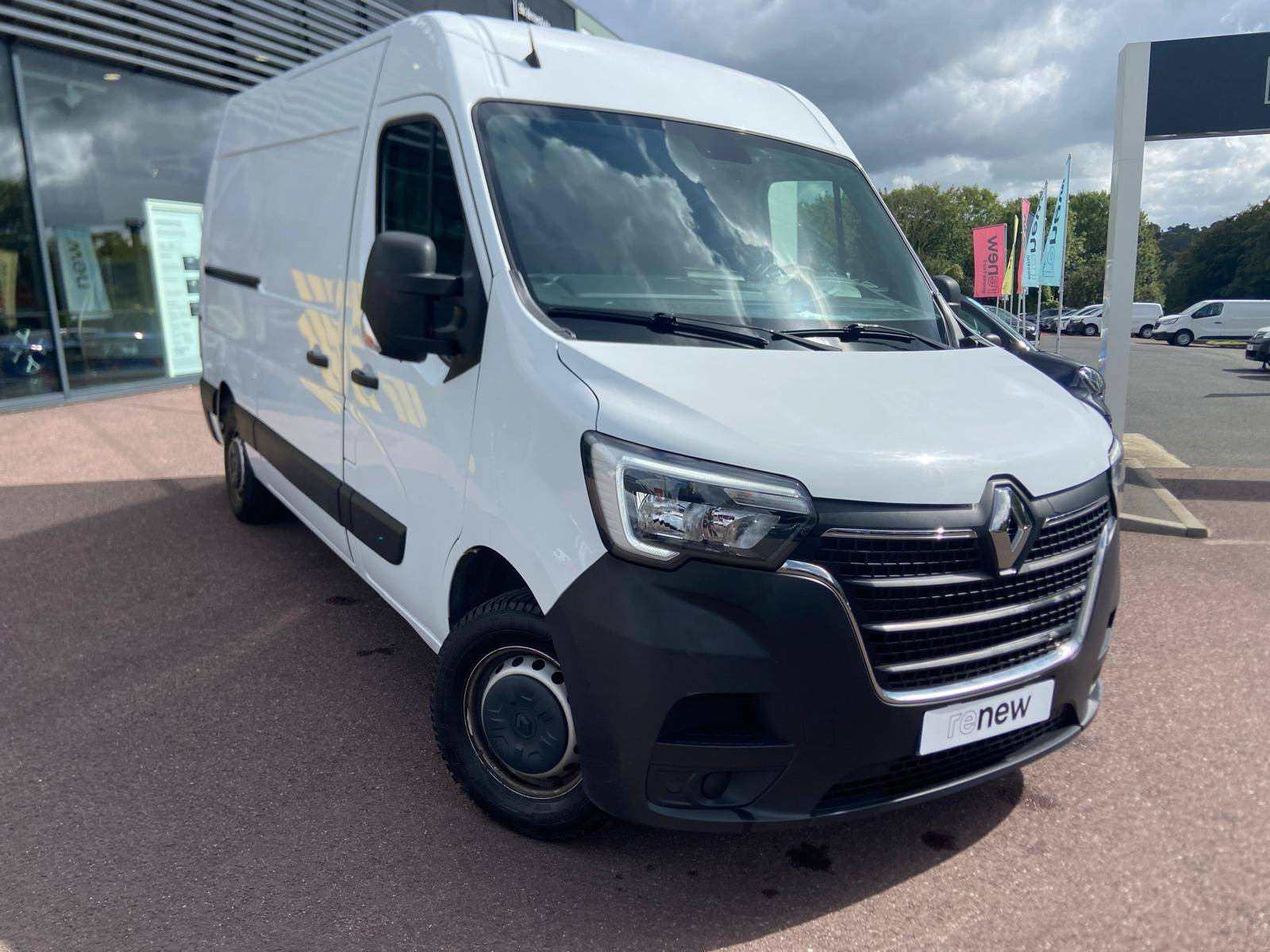 Vente en ligne Renault Master Fourgon MASTER FGN TRAC F3500 L2H2 BLUE DCI 135 au prix de 25 790 €