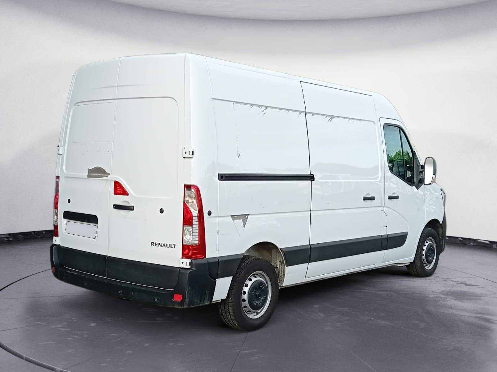 Vente en ligne Renault Master Fourgon MASTER FGN TRAC F3300 L2H2 BLUE DCI 135 au prix de 23 790 €